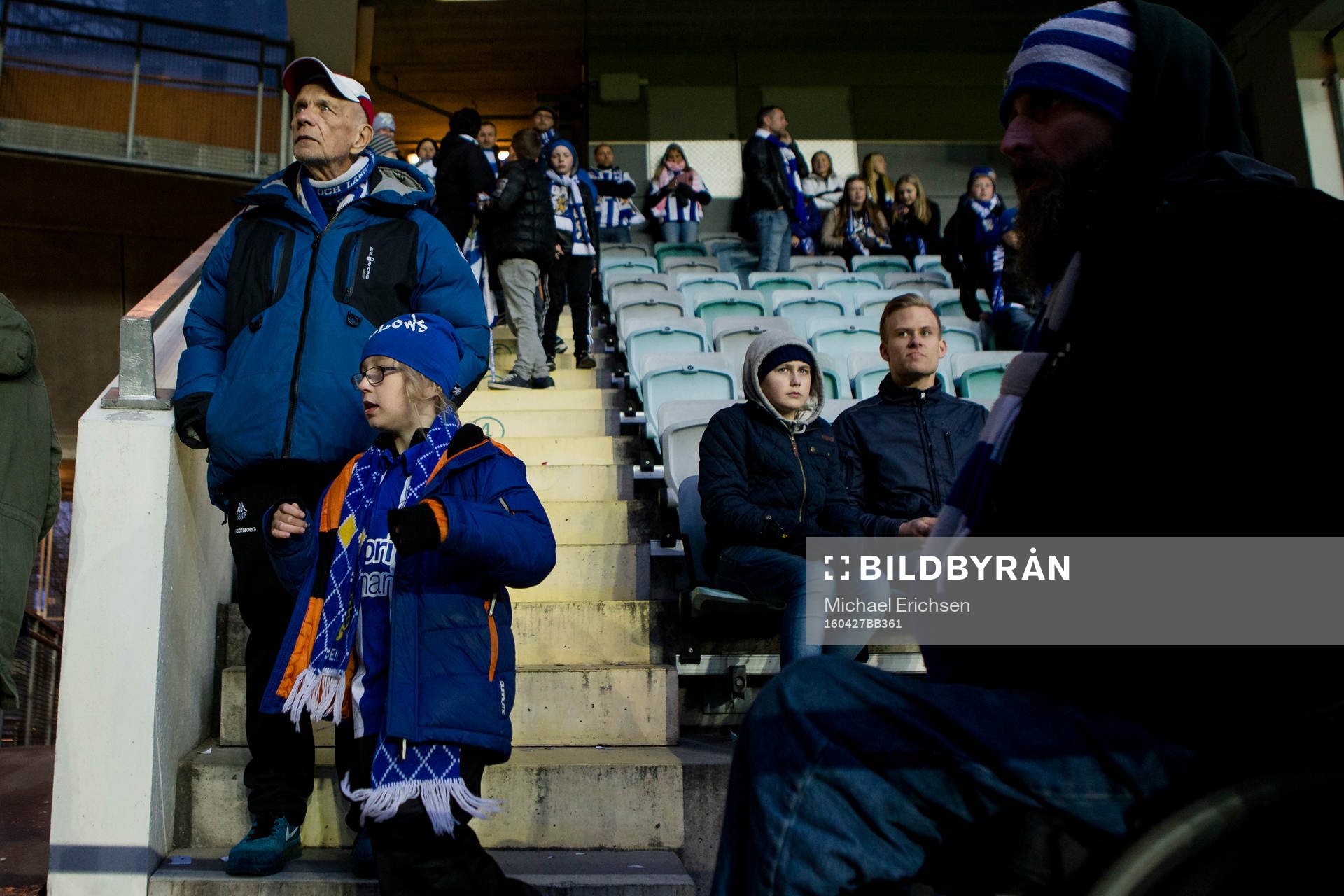 Besvikna supportrar lämnar Gamla Ullevi