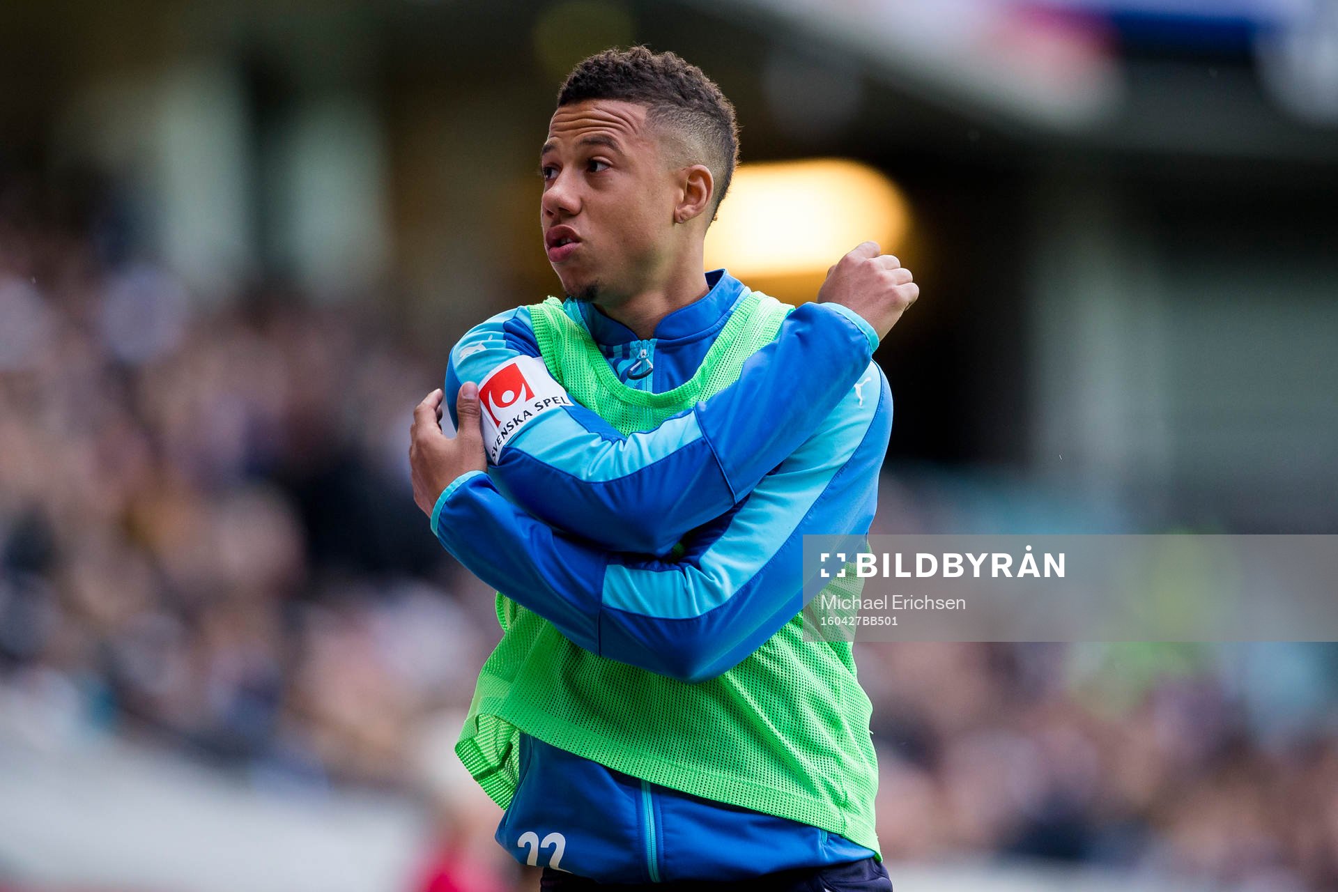 Malmö FFs Tobias Sana värmer upp