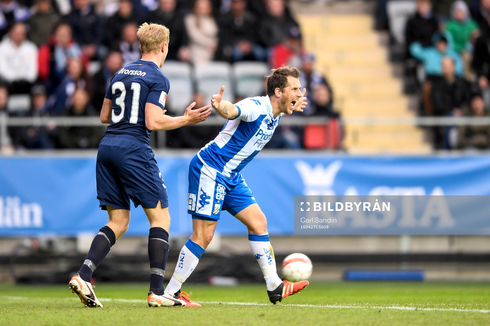 IFK Göteborgs Tobias Hysén protesterar