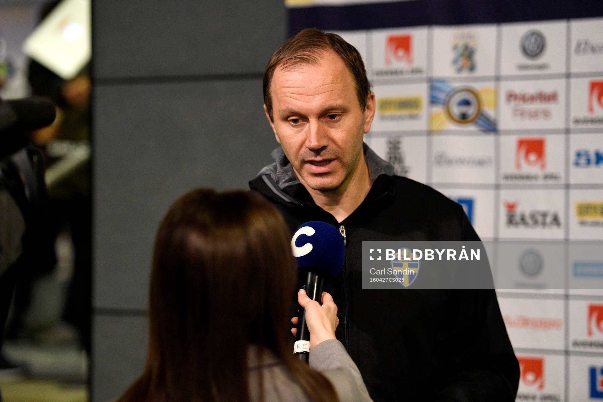 Domare Jonas Eriksson intervjuas efter fotbollsmatchen i Allsvenskan mellan IFK Göteborg och Malmö FF den 27 april 2016 i Göteborg.
