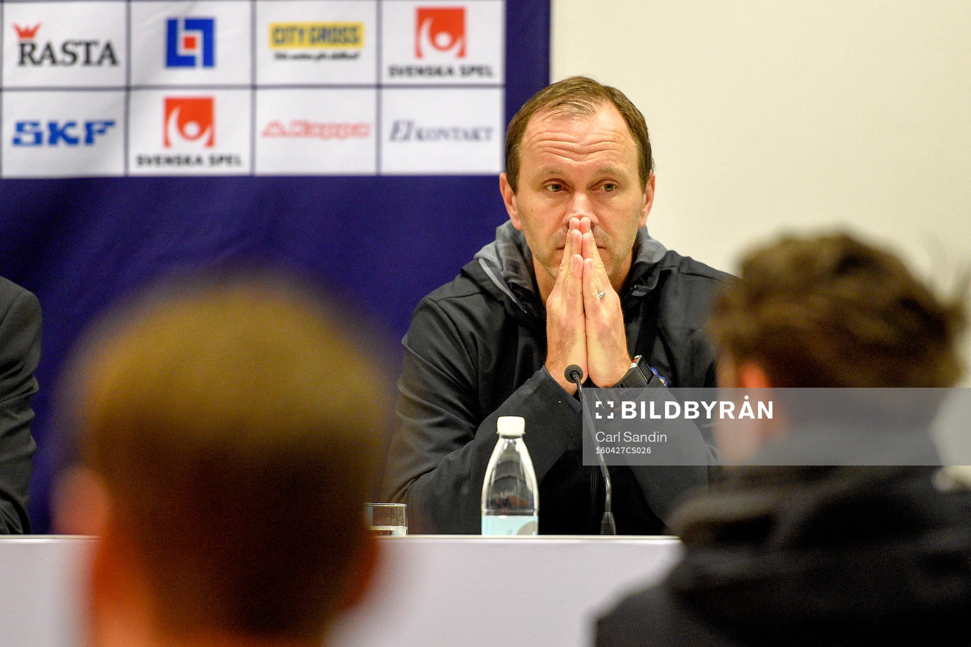 Domare Jonas Eriksson under presskonferensen efter fotbollsmatchen i Allsvenskan mellan IFK Göteborg och Malmö FF den 27 april 2016 i Göteborg.