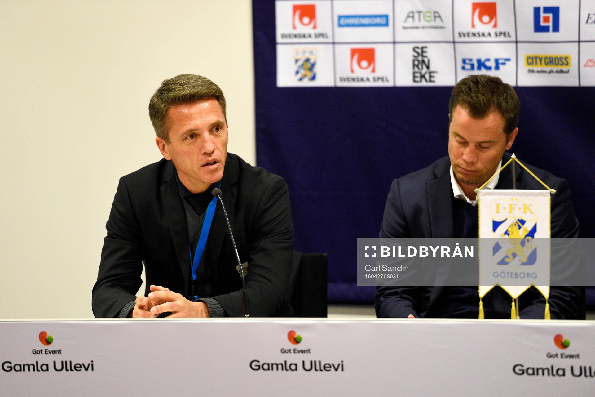 IFK Göteborgs sportchef Mats Gren och Malmö FFs sportchef Daniel Andersson på presskonferensen efter fotbollsmatchen i Allsvenskan mellan IFK Göteborg och Malmö FF den 27 april 2016 i Göteborg.