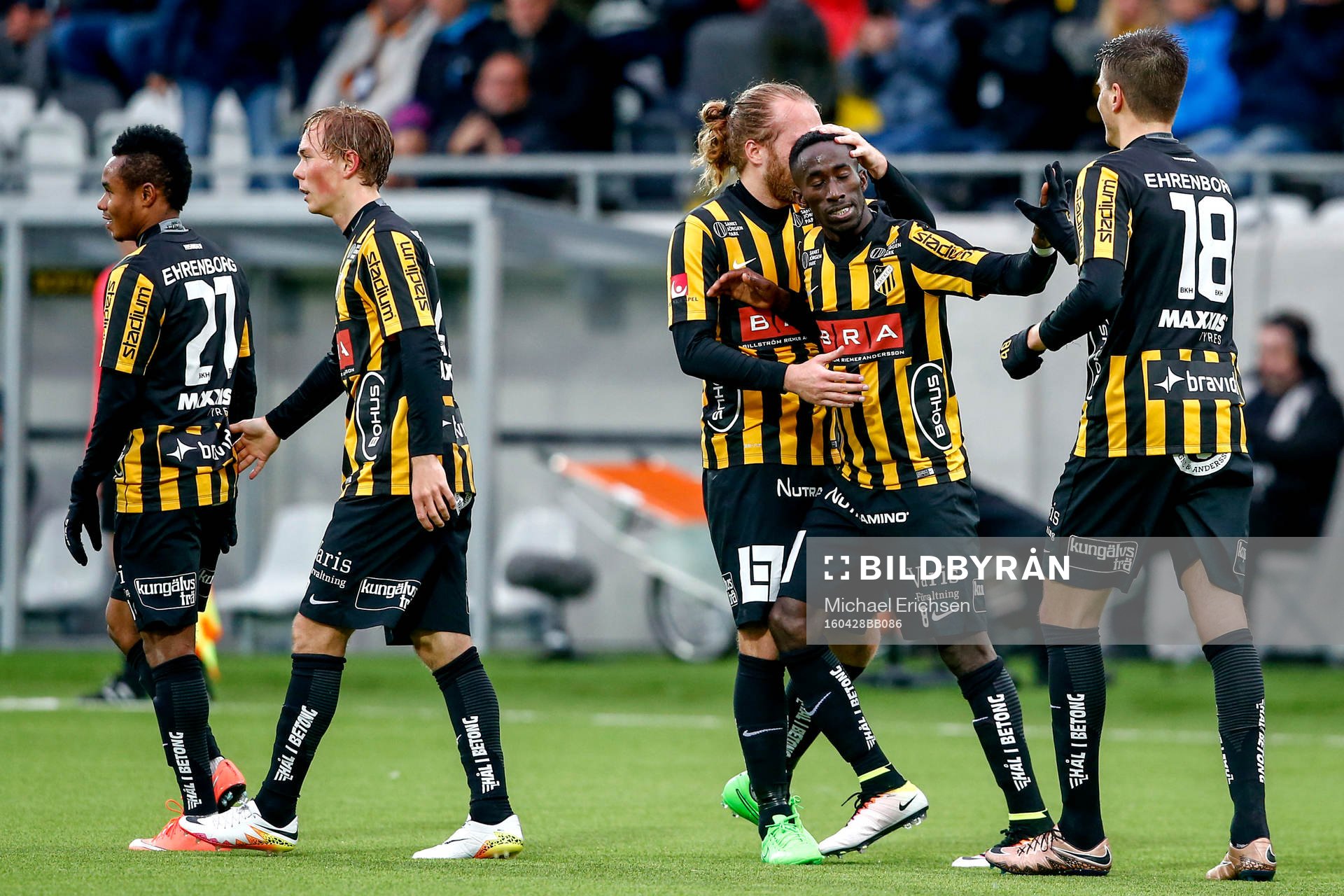 Häckens Demba Savage jublar