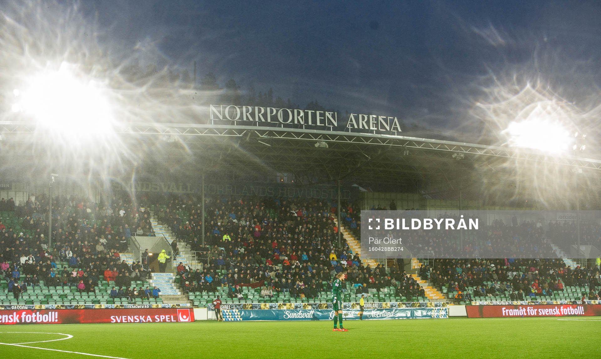 Det regnar kraftigt på Norrporten Arena