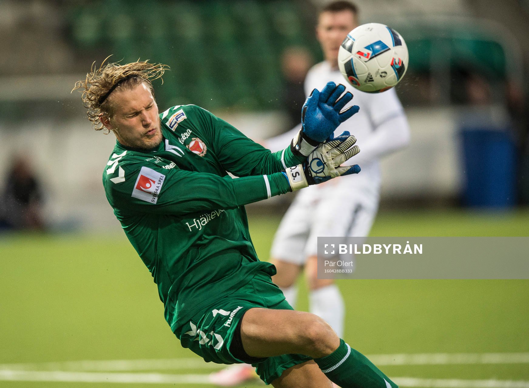 Kalmars målvakt Ole Söderberg räddar skott