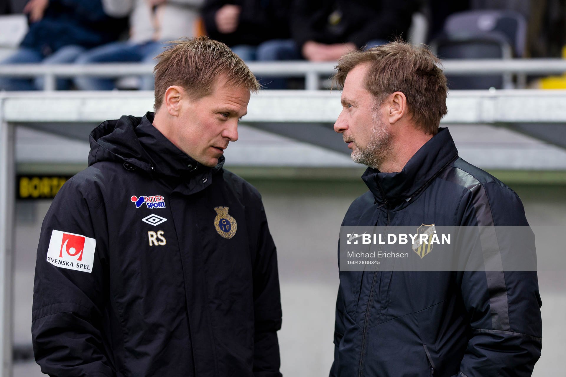 Gefles tränare Roger Sandberg och Häckens tränare Peter Gerhardsson under fotbollsmatchen i Allsvenskan mellan Häcken och Gefle den 28 april 2016 i Göteborg.