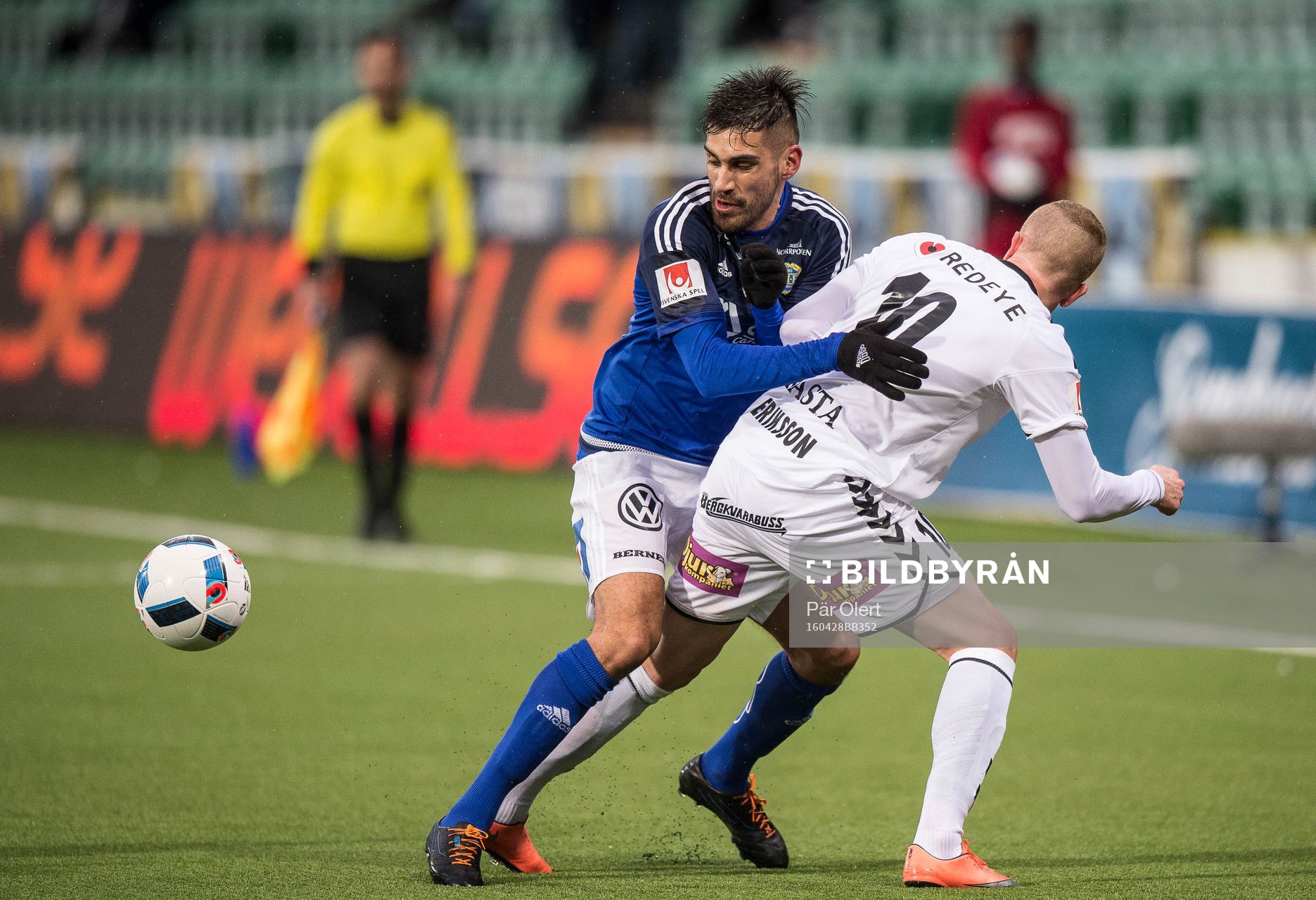 Sundsvalls Stefan Silva i närkamp mot Kalmars Tobias
