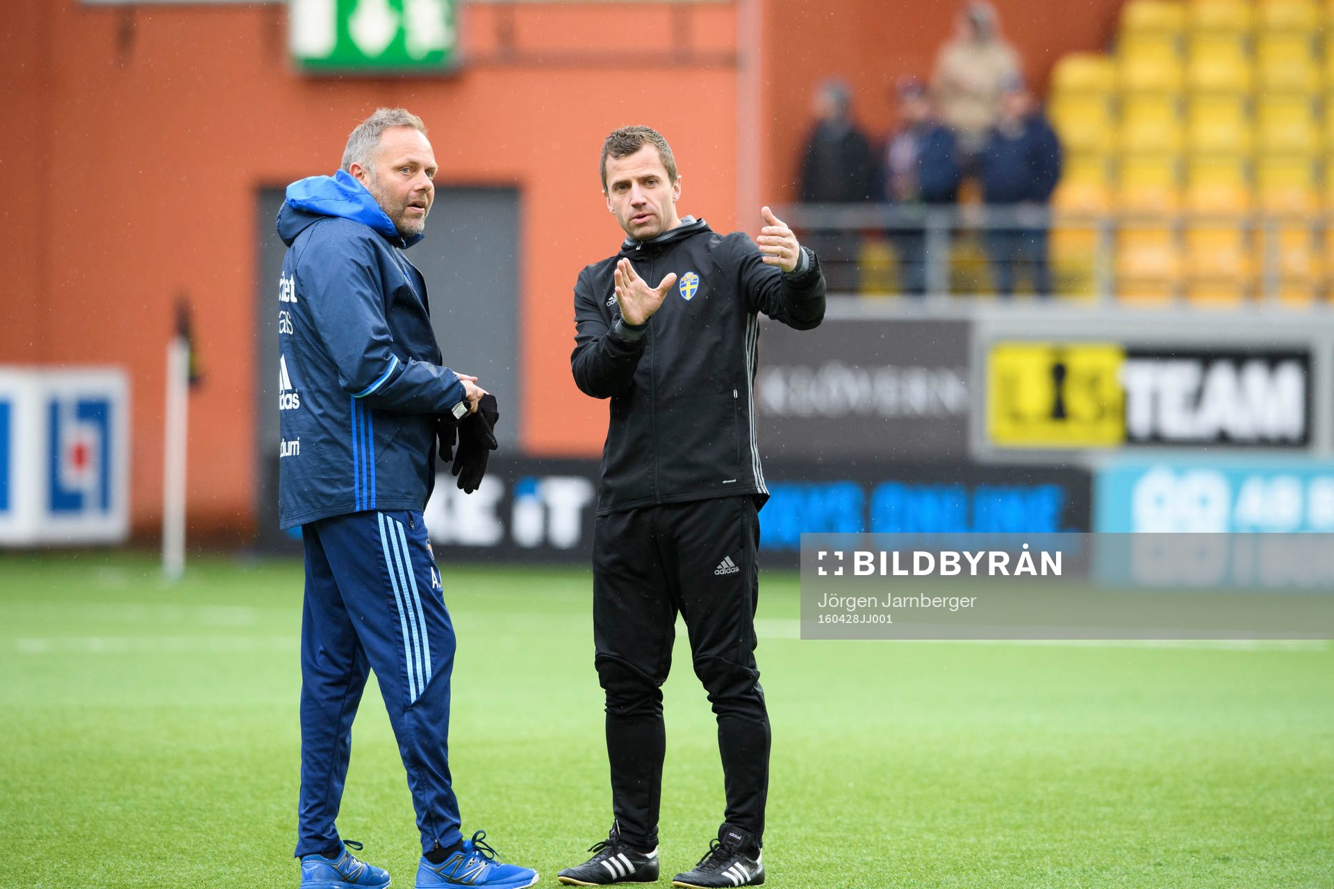 Djurgårdens assisterande tränare Anders Johansson pratar