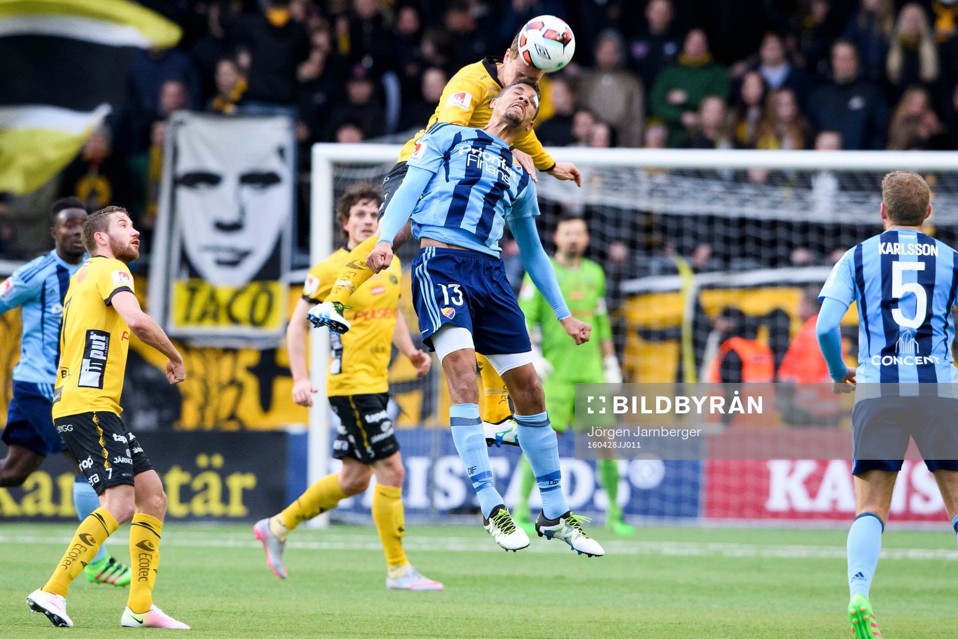 Djurgårdens Mathias Ranegie i nickduell med Elfsborgs