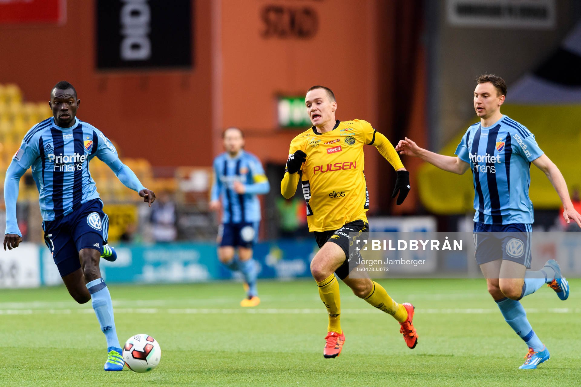 Elfsborgs Viktor Prodell och Djurgårdens Omar Colley (v)