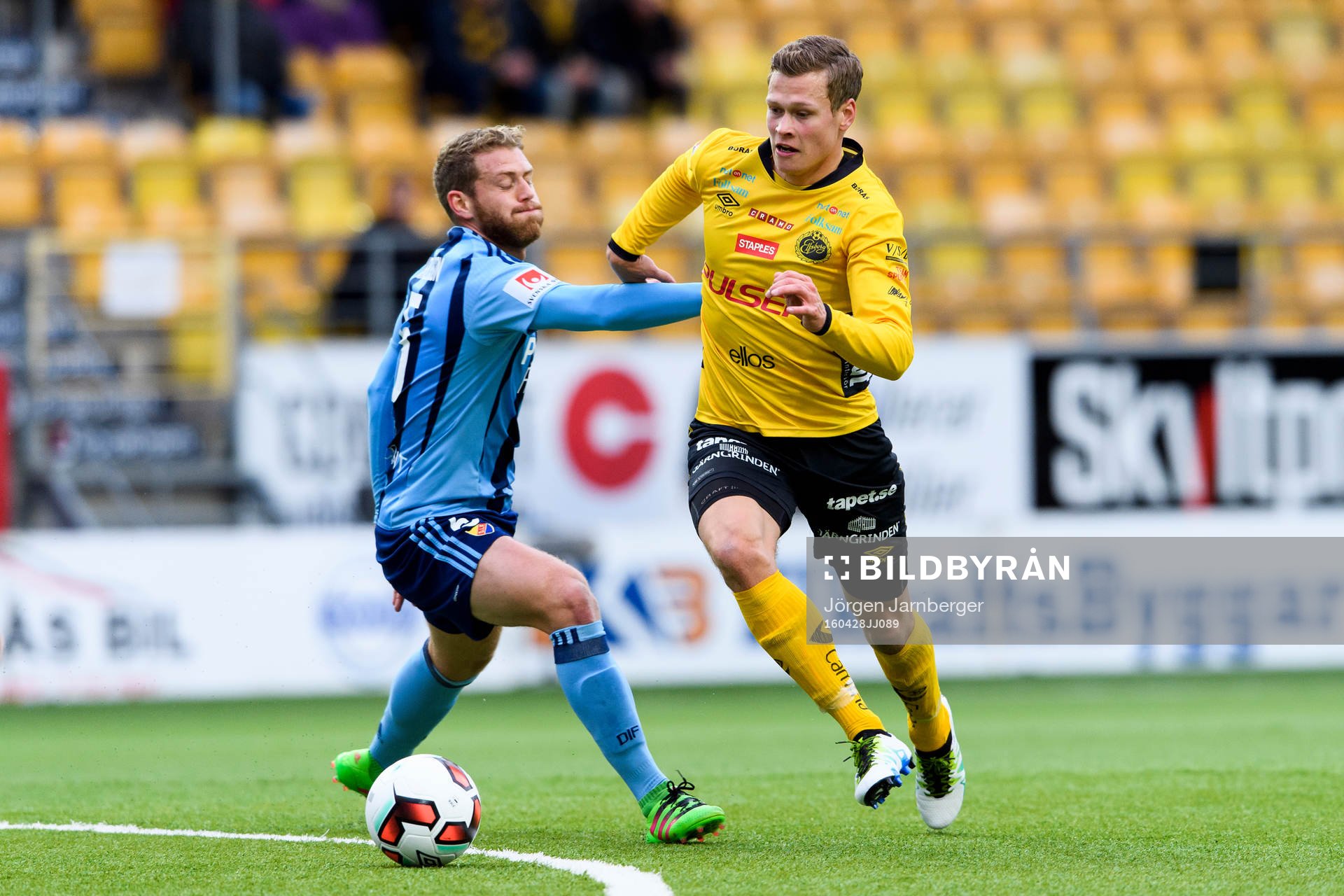 Elfsborgs Viktor Claesson tar sig förbi Djurgårdens