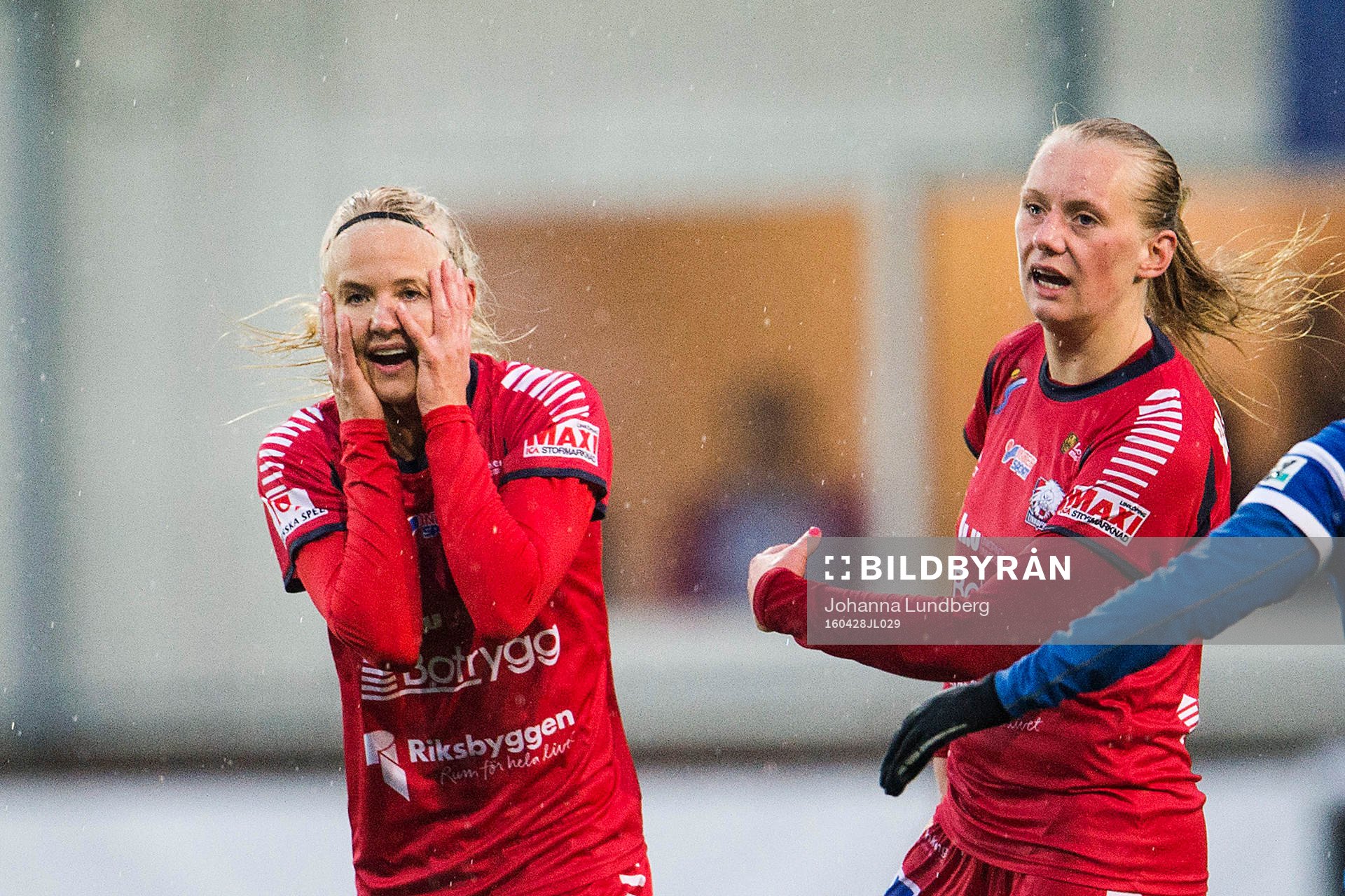 Linköpings Pernille Mosegaard Harder reagerar mot domaren