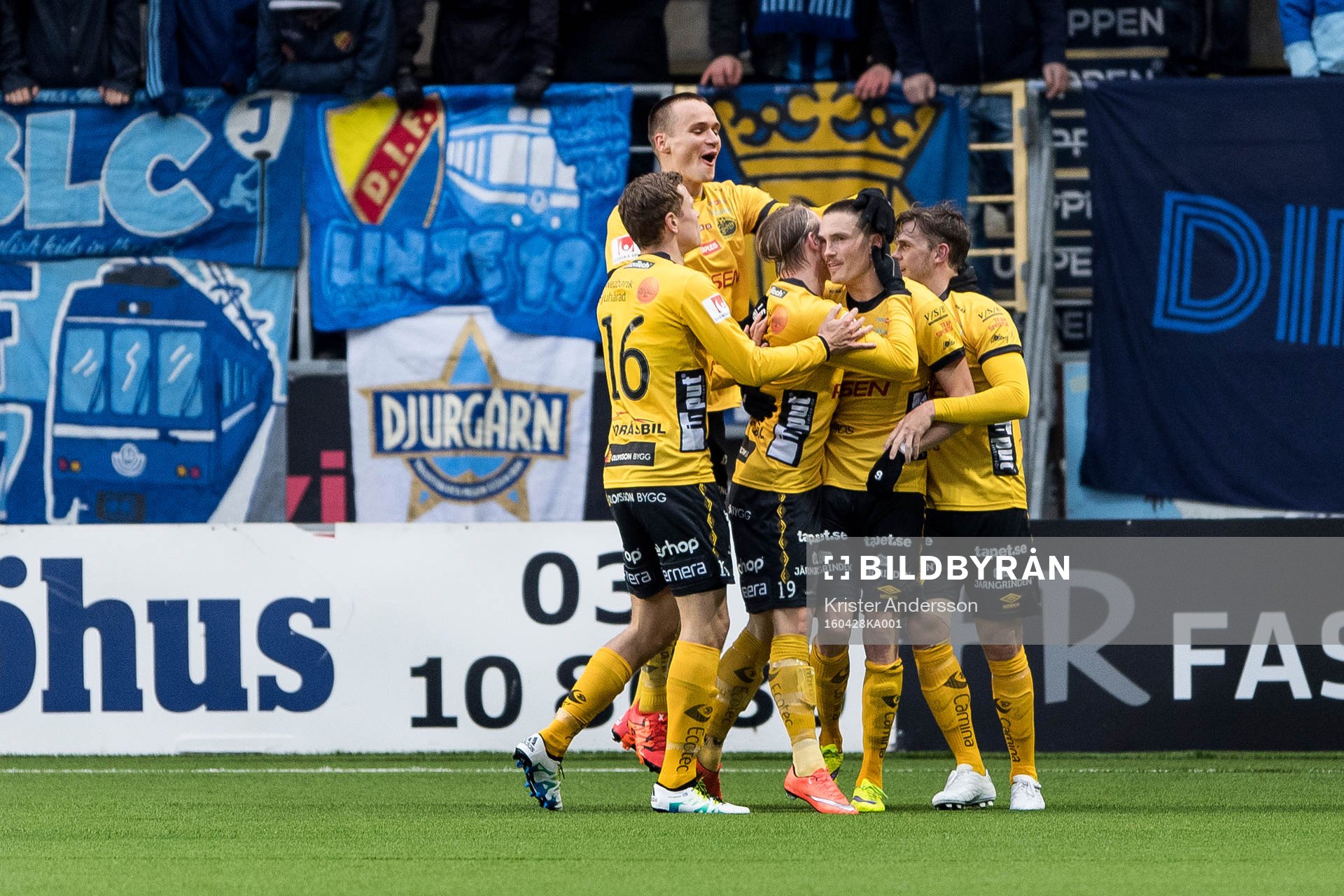 Elfsborgs Lasse Nilsson har gjort 1-0 och spelarna jublar