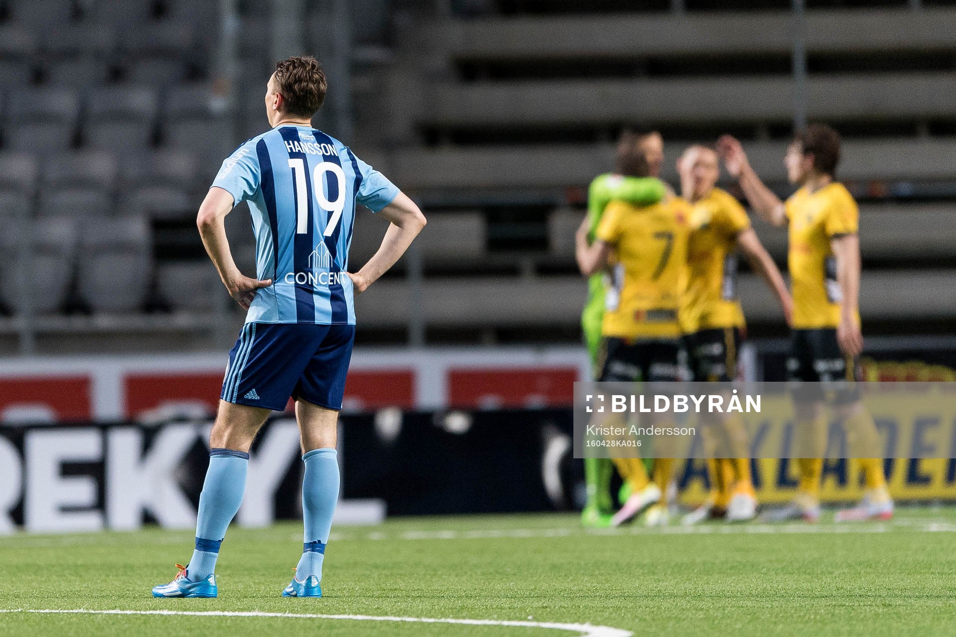 Djurgårdens Marcus Hansson deppar medans Elfsborgs spelare