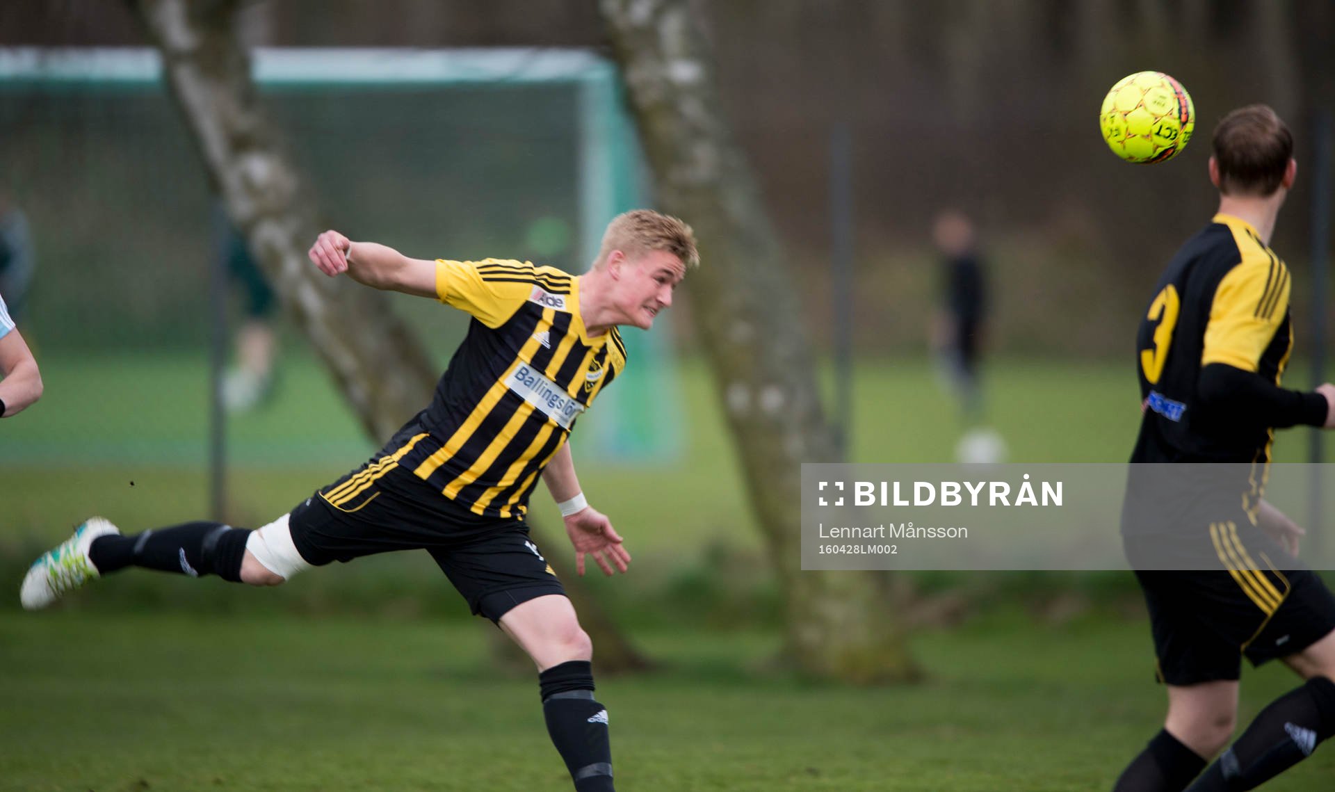 IFK Hässleholms Linus Svensson i matchen i division 2