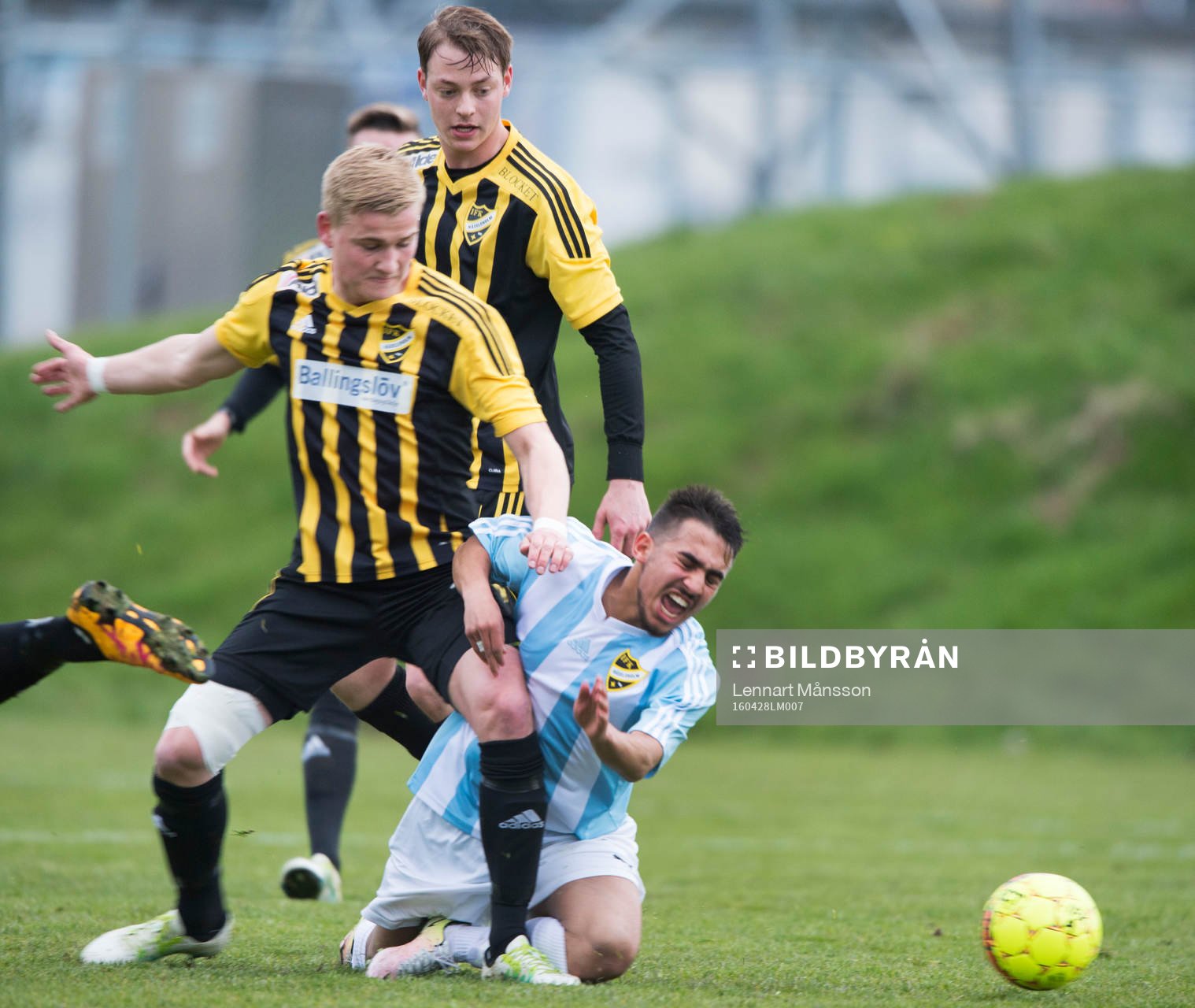 IFK Hässleholms Linus Svensson i matchen i division 2
