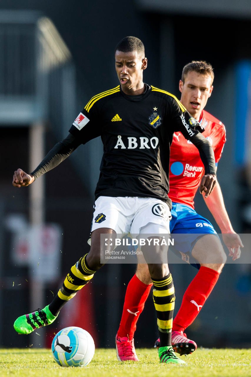 s Alexander Isak och Helsingborgs Frederik Helstrup