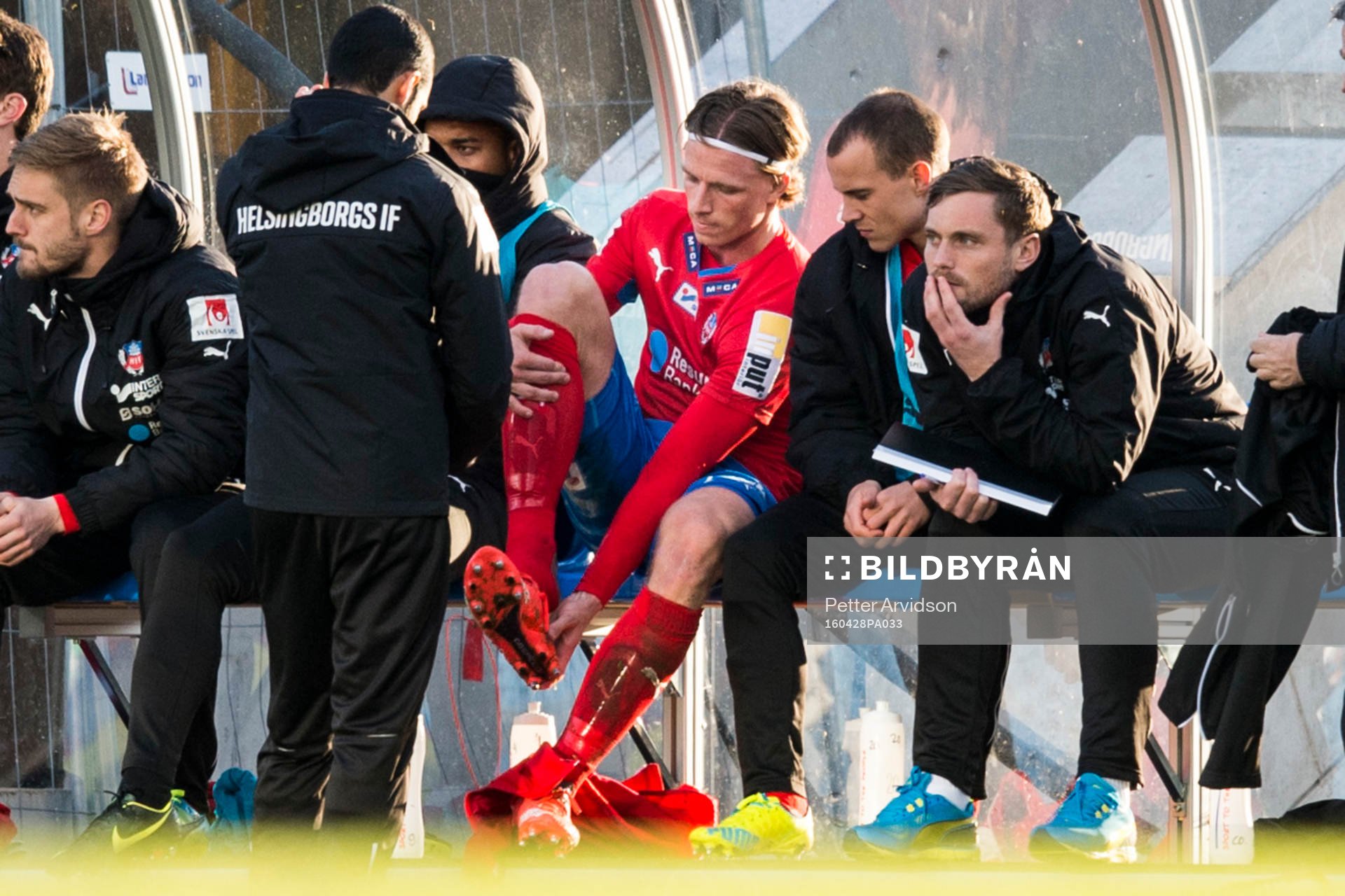 Helsingborgs Carl Johansson fick utgå skadad