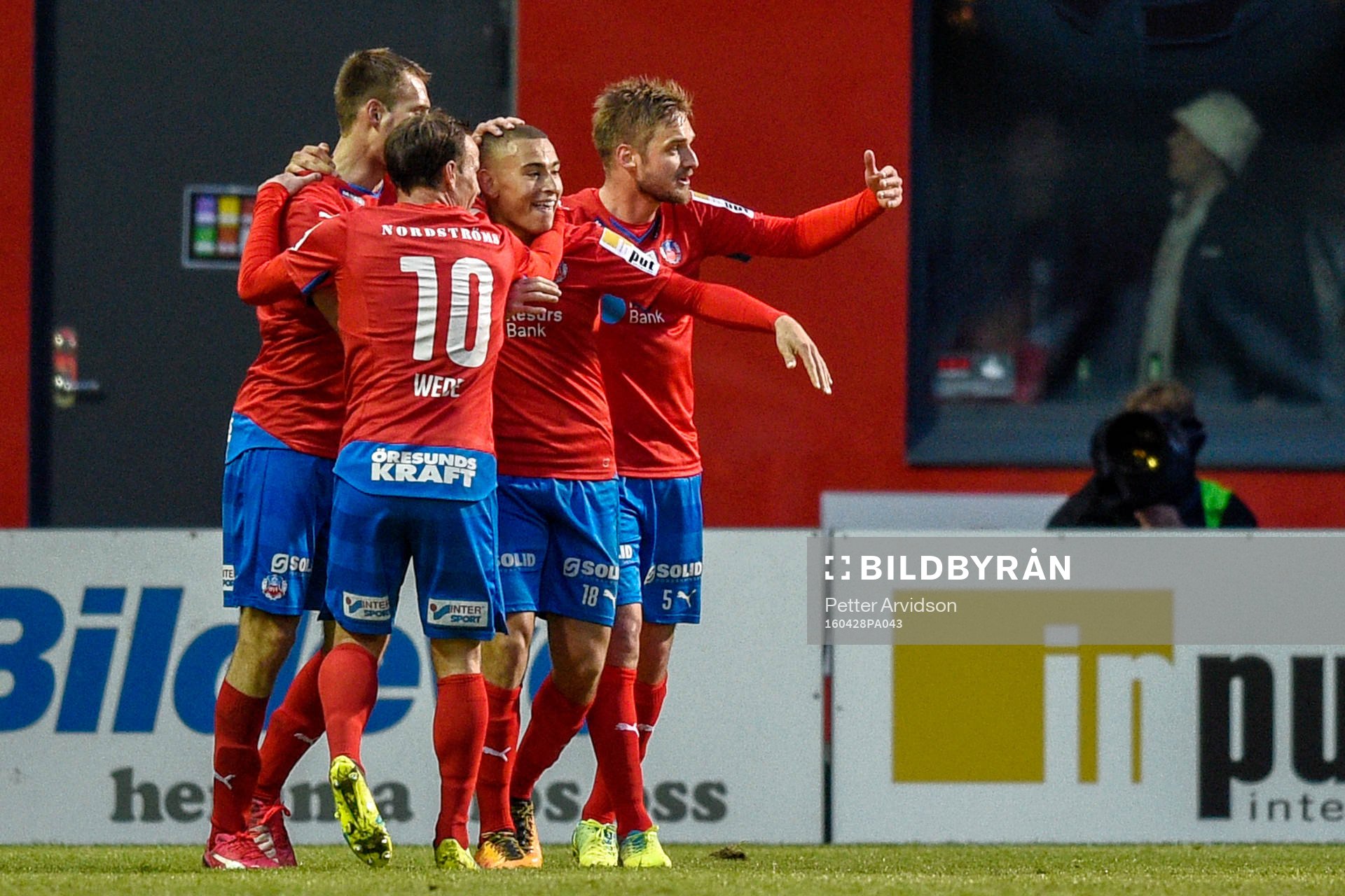 Helsingborgs Jordan Larsson jublar efter 2-1 under fotbollsmatchen i Allsvenskan mellan Helsingborg och AIK den 28 april 2016 i Helsingborg.
