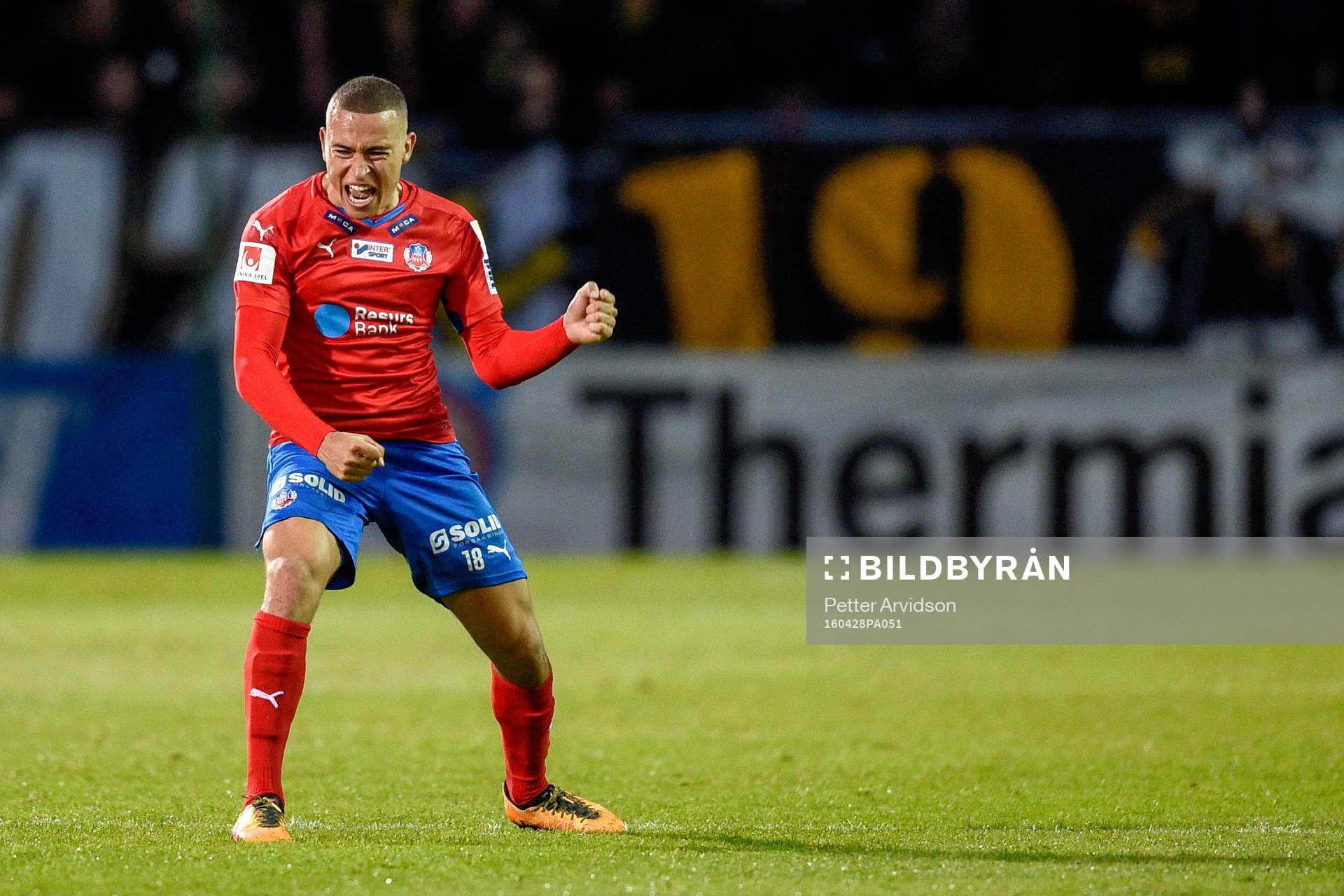 Helsingborgs Jordan Larsson jublar efter fotbollsmatchen i Allsvenskan mellan Helsingborg och AIK den 28 april 2016 i Helsingborg.