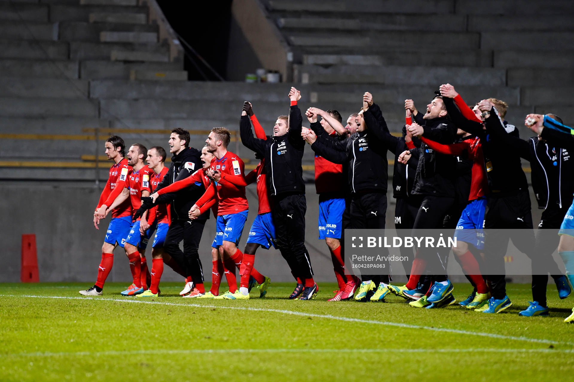 Helsingborgs spelare jublar efter fotbollsmatchen i Allsvenskan mellan Helsingborg och AIK den 28 april 2016 i Helsingborg.