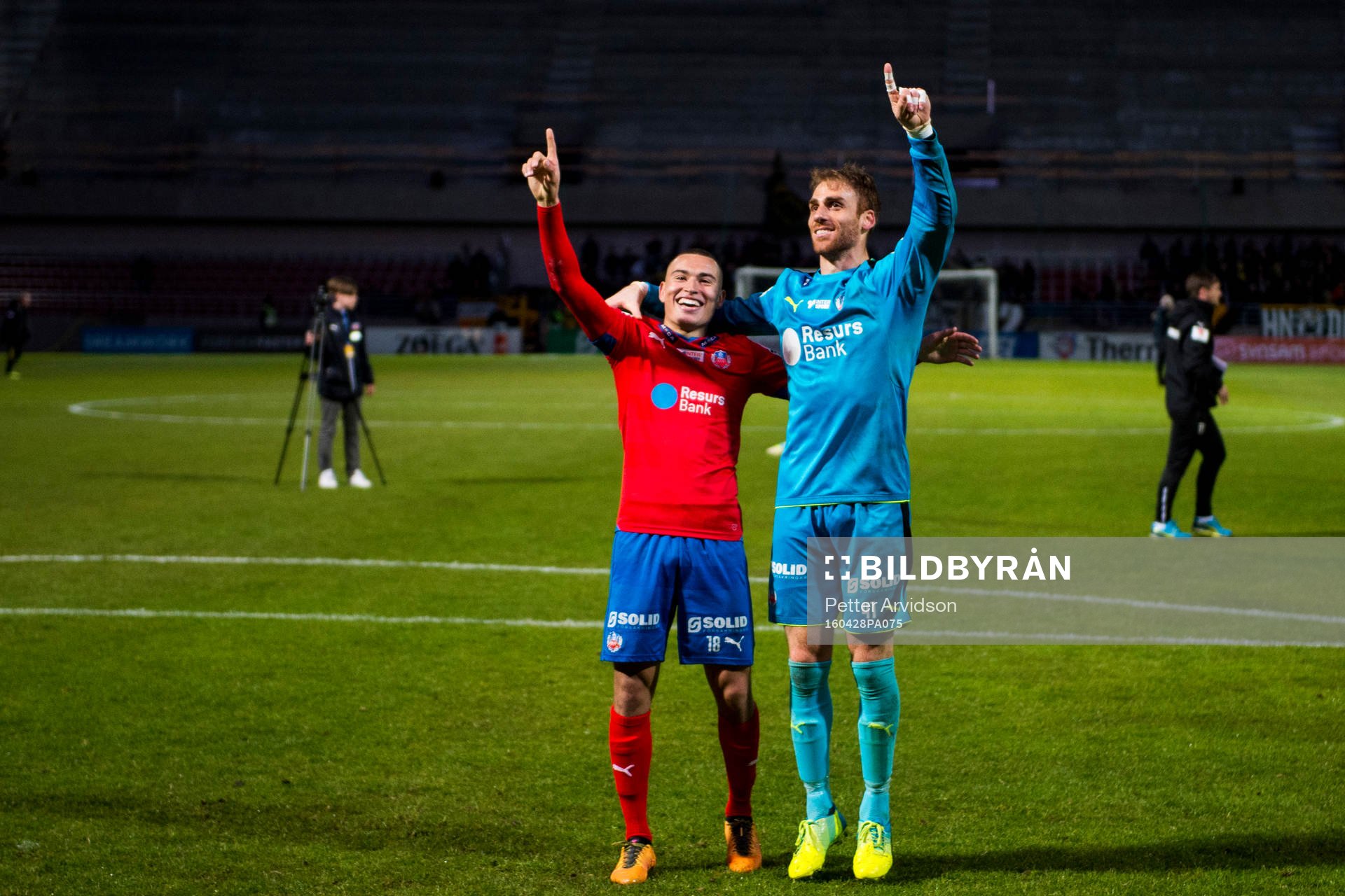 Helsingborgs Jordan Larsson och målvakt Tomer Chencinski