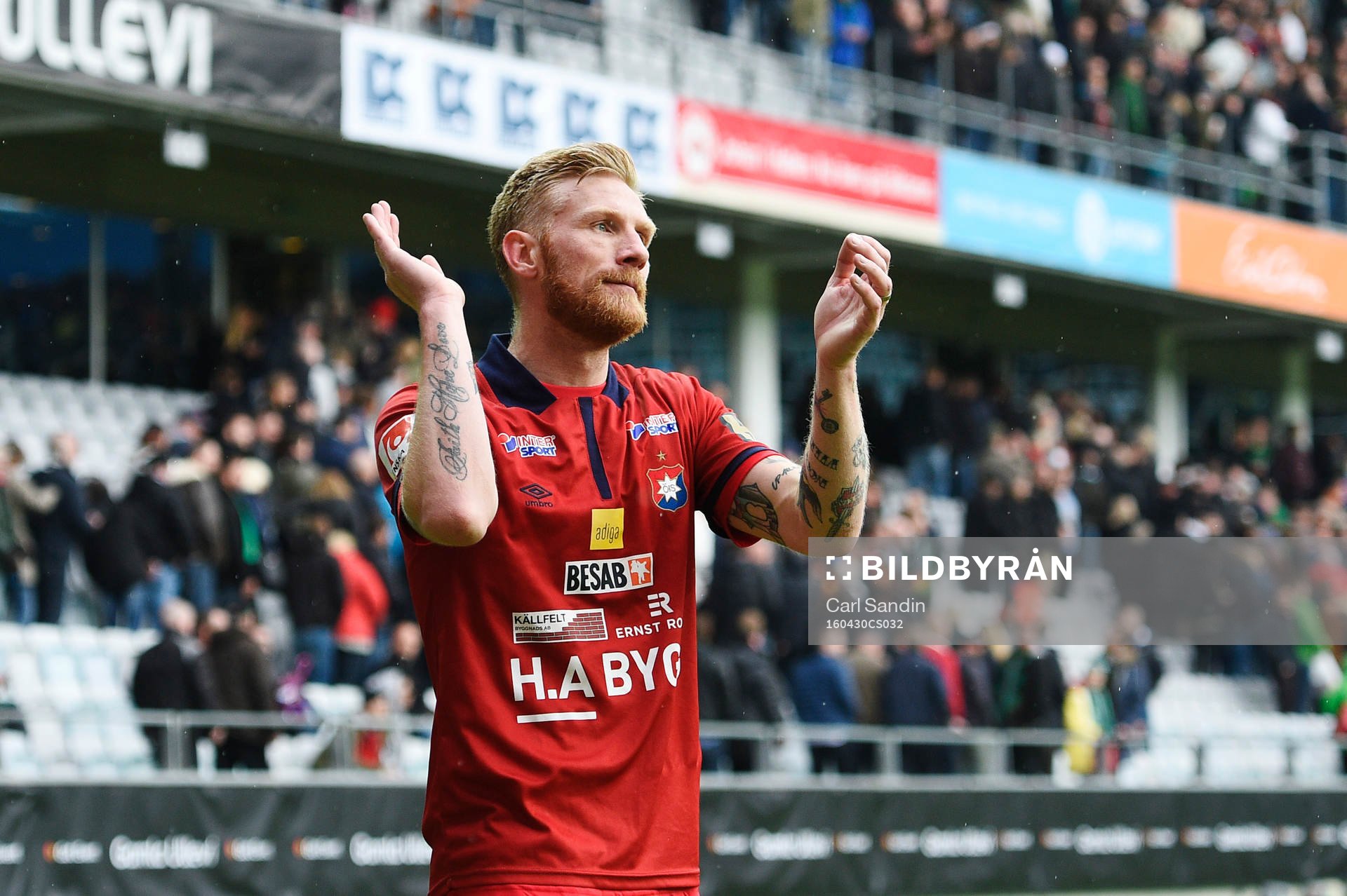 Örgrytes Fredrik Björck tackar publiken
