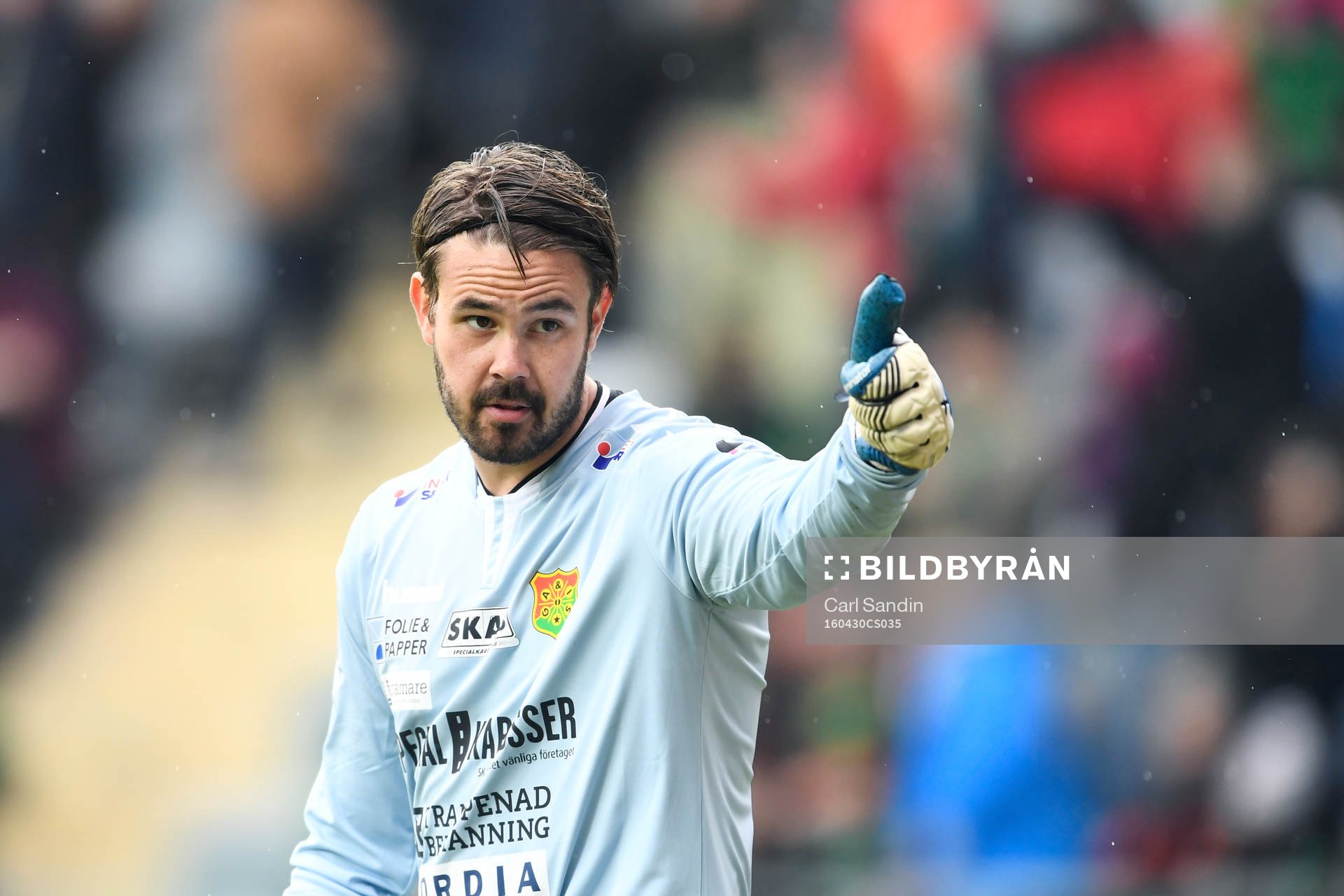 GAIS målvakt Tommi Vaiho gör tummen upp