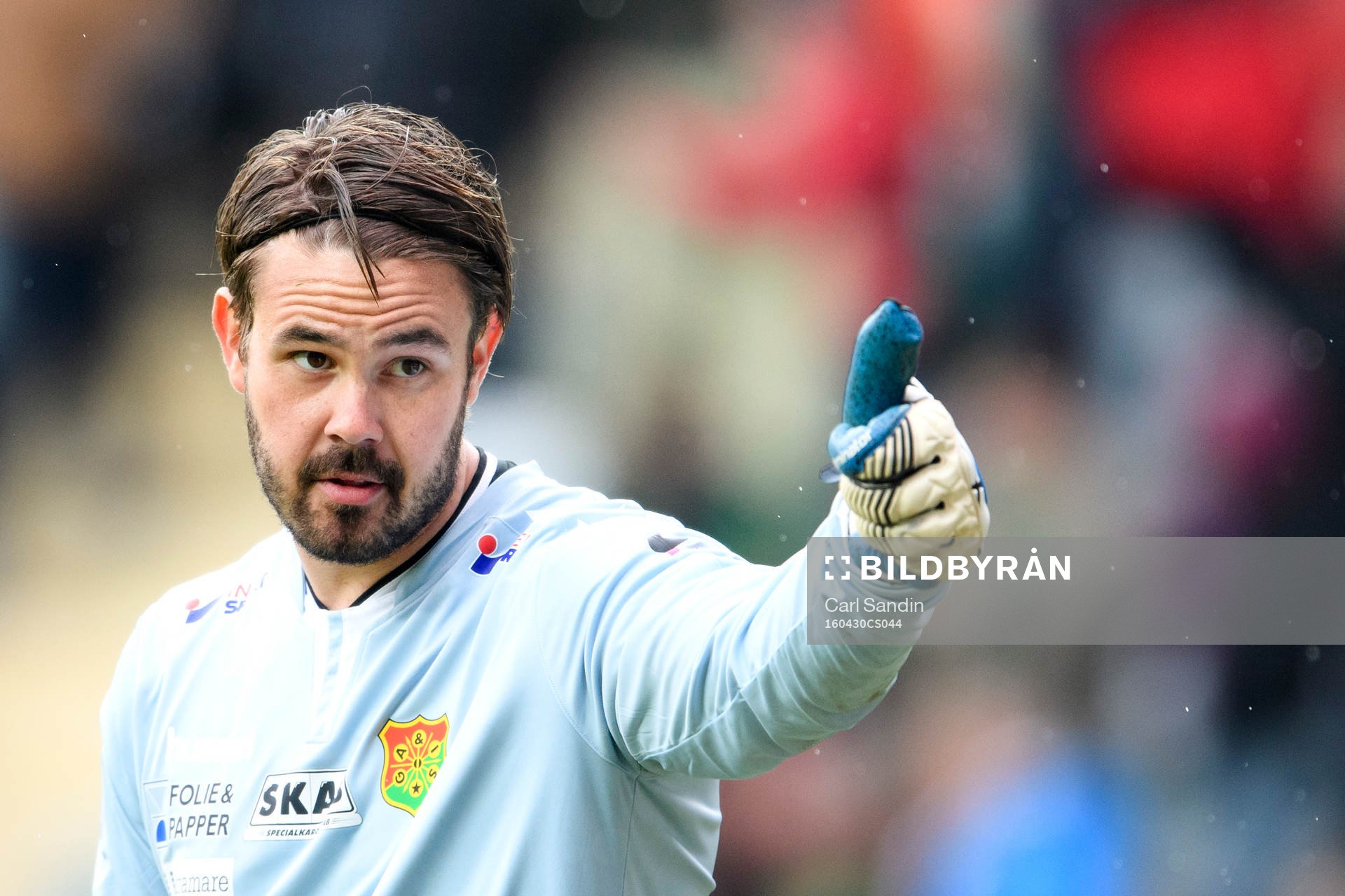 GAIS målvakt Tommi Vaiho gör tummen upp