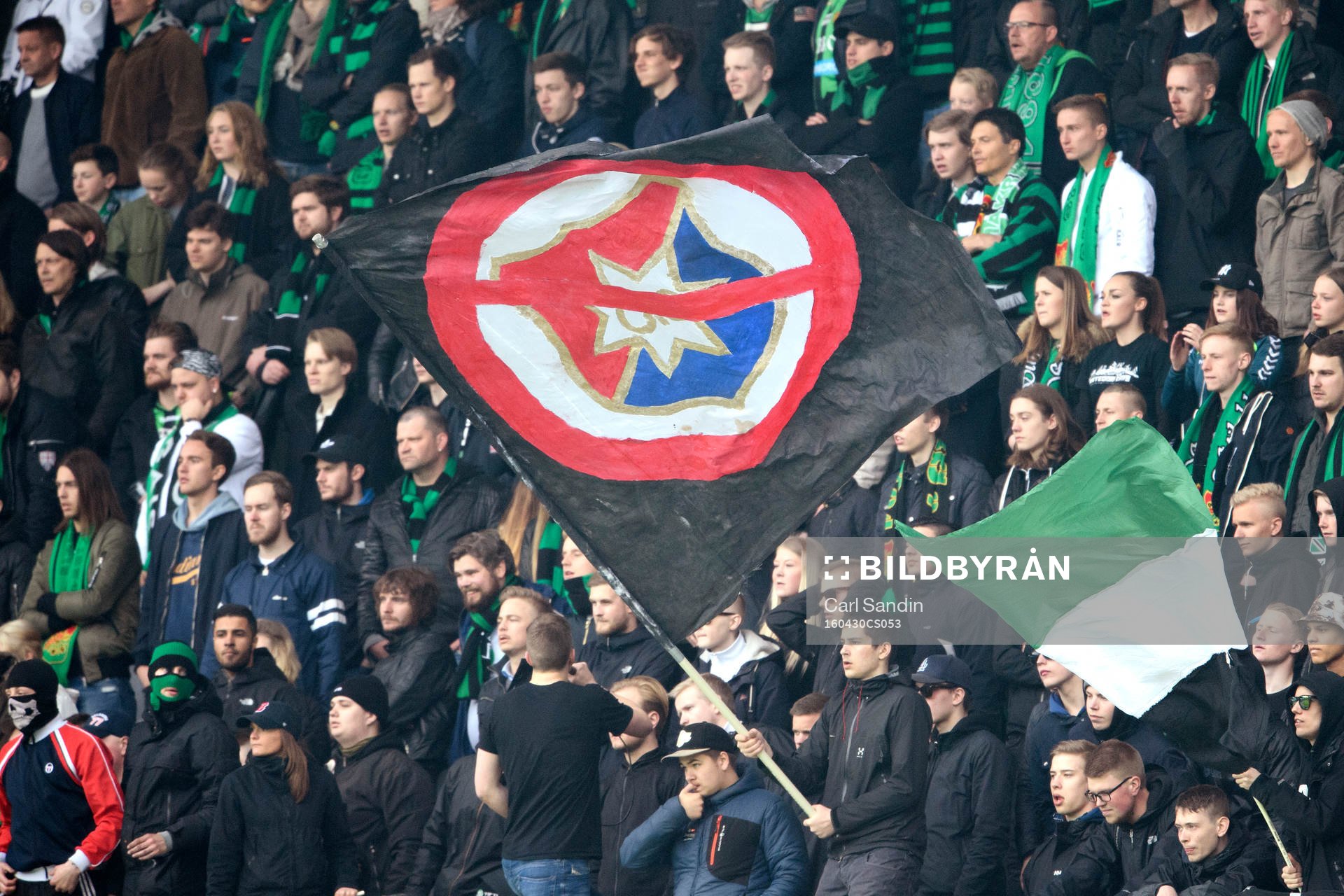 GAIS supportrar har en flagga med en symbol om förbund mot