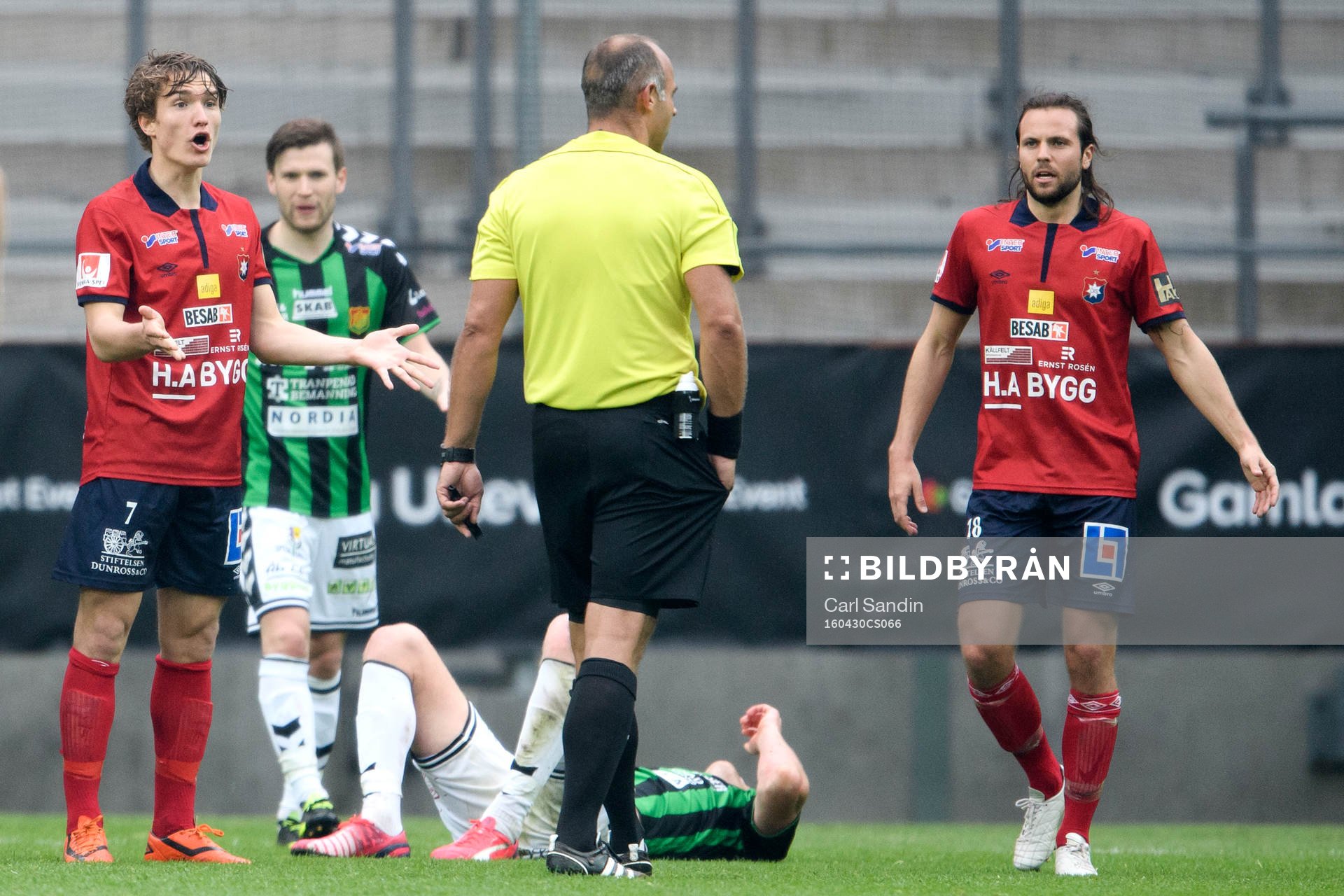 Örgrytes Jakob Lindström och Hampus Bohman reagerar mot