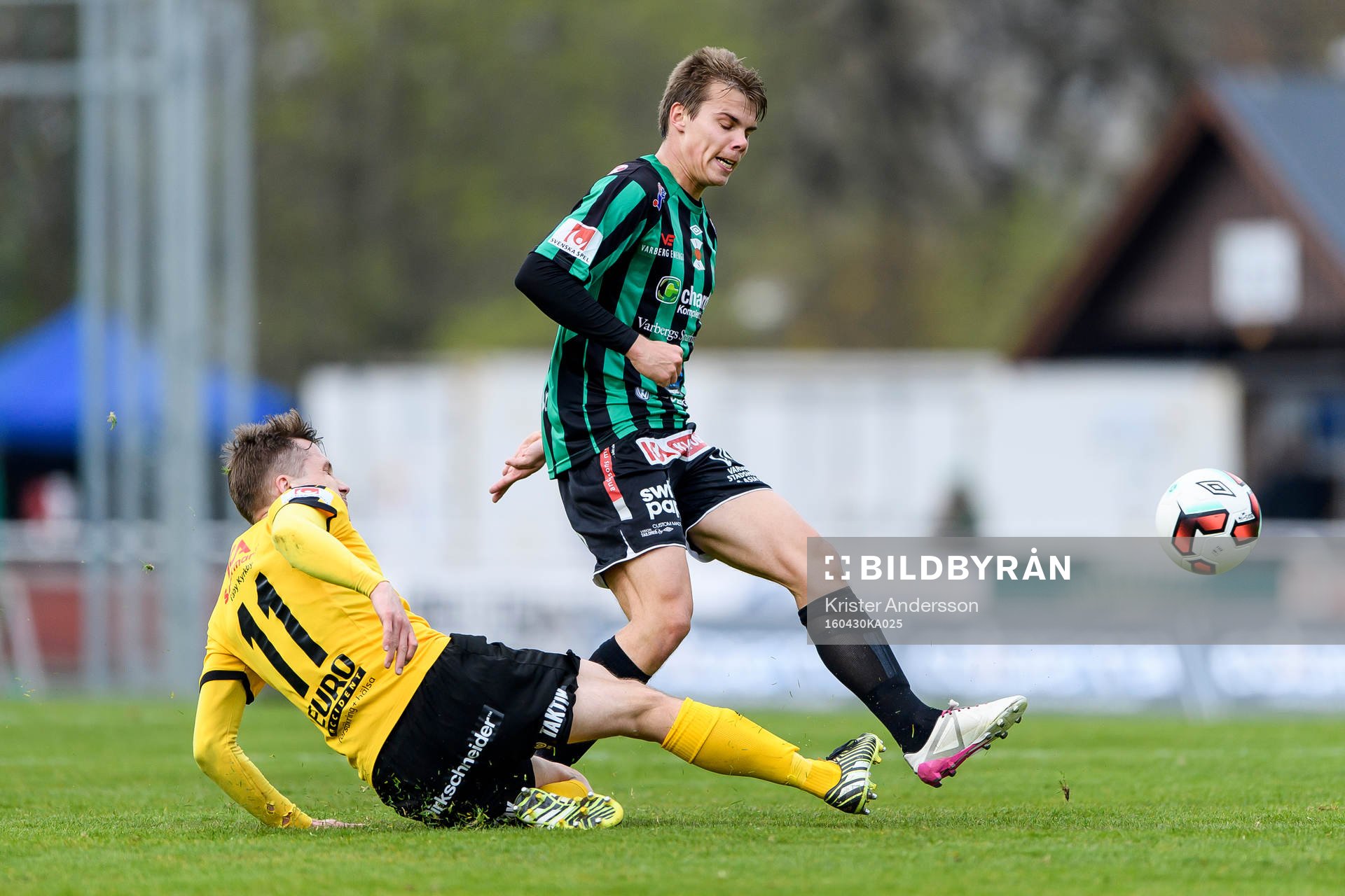 Frejs Adam Gradén och Varbergs Elias Andersson