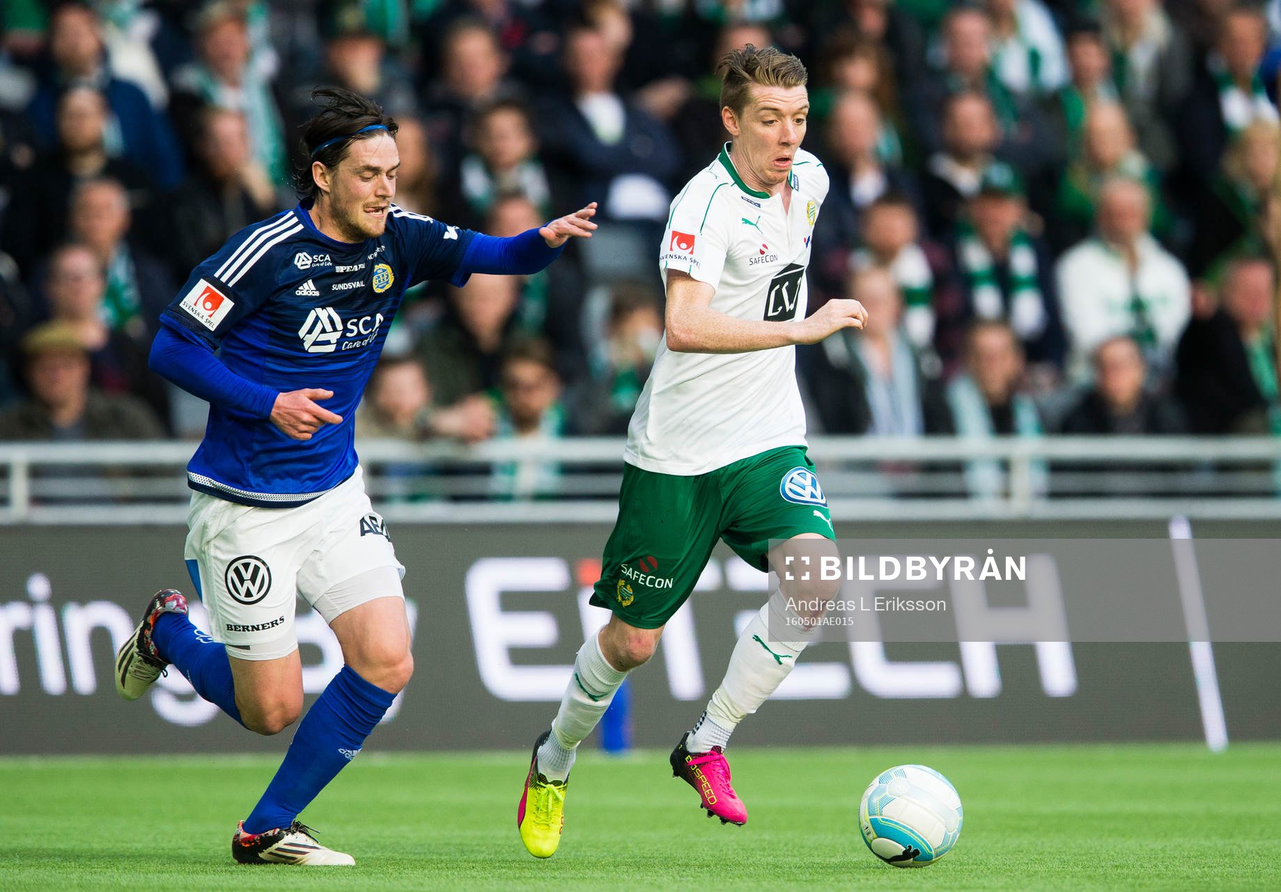 Sundsvalls Robin Tranberg jagar Hammarbys Birkir Már