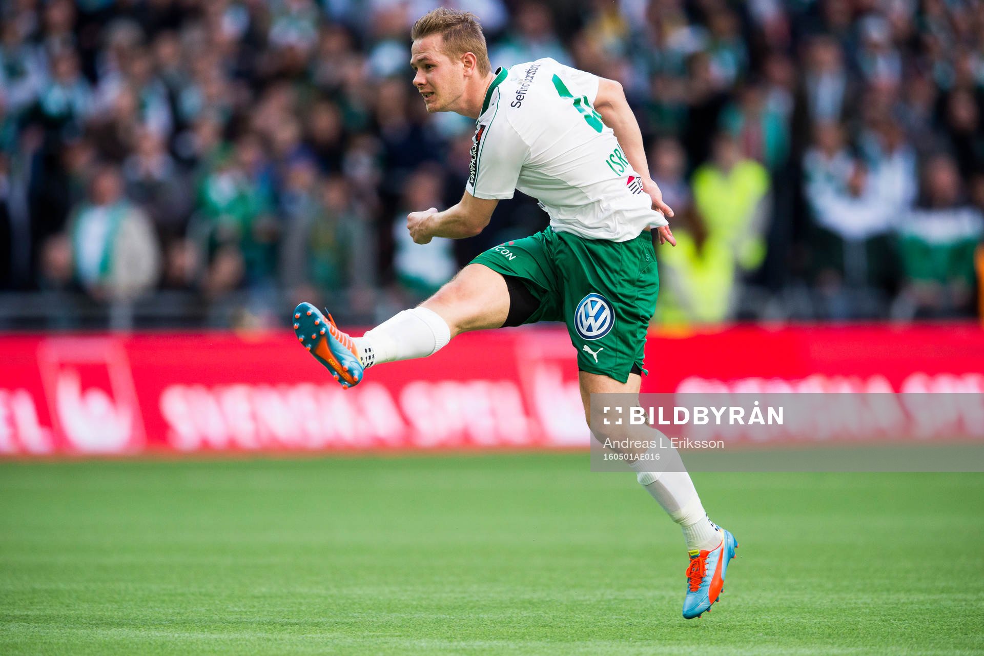 Hammarbys Erik Israelsson med ett skott