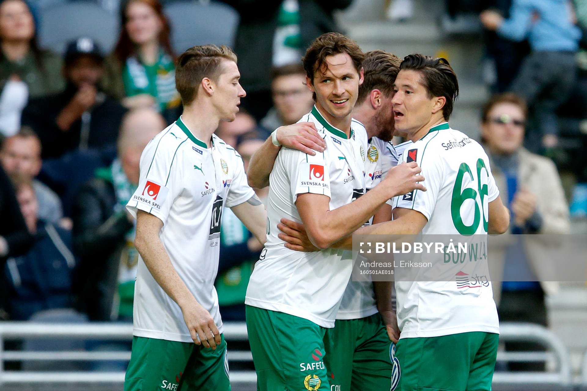 Hammarbys Philip Haglund jublar med lagkamrater