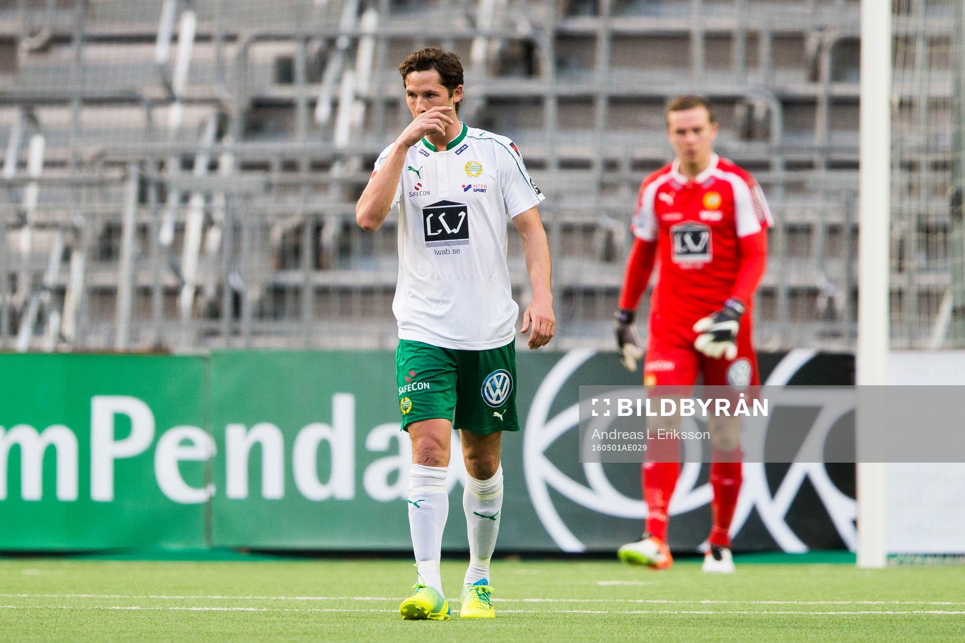 Hammarbys Philip Haglund och målvakt Ögmundur Kristinsson