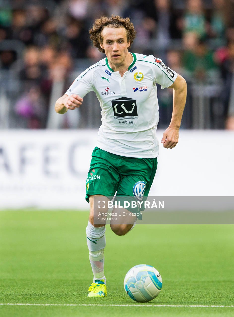 Hammarbys Fredrik Torsteinbö med bollen