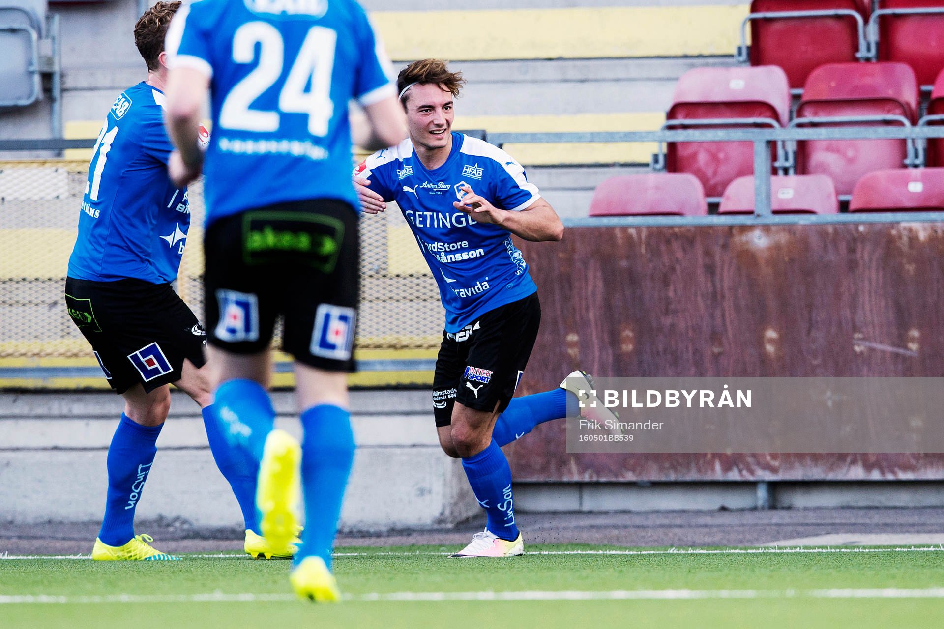 Halmstads Sead Haksabanovic jublar efter 0-2 under fotbollsmatchen i Superettan mellan Assyriska och Halmstad den 1 maj i Södertälje.