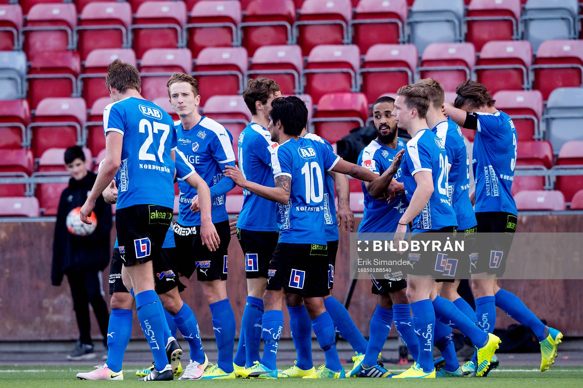 Halmstads spelare jublar