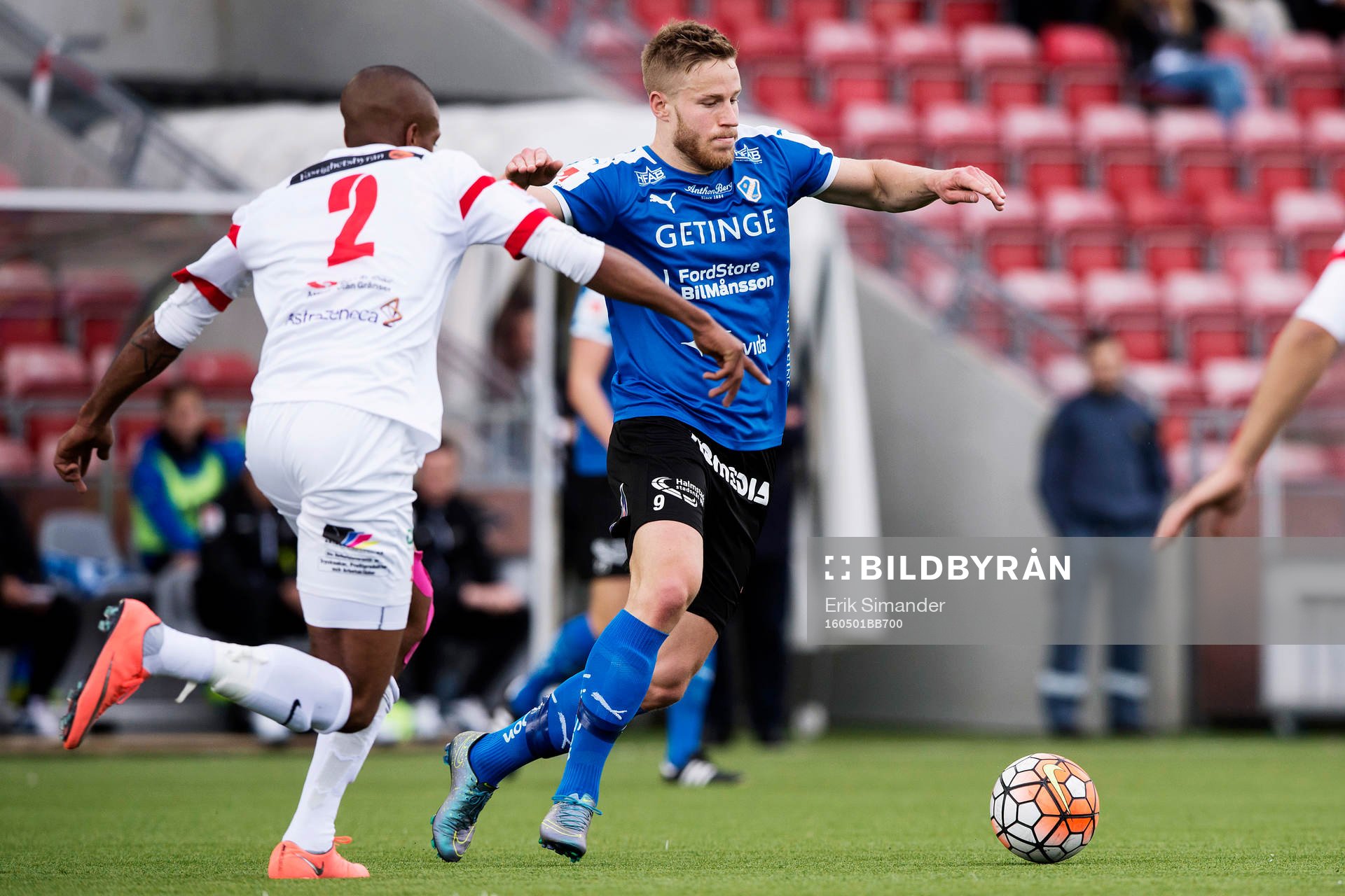 Halmstads Alexander Ruud Tveter och Assyriskas Mamadou Wague