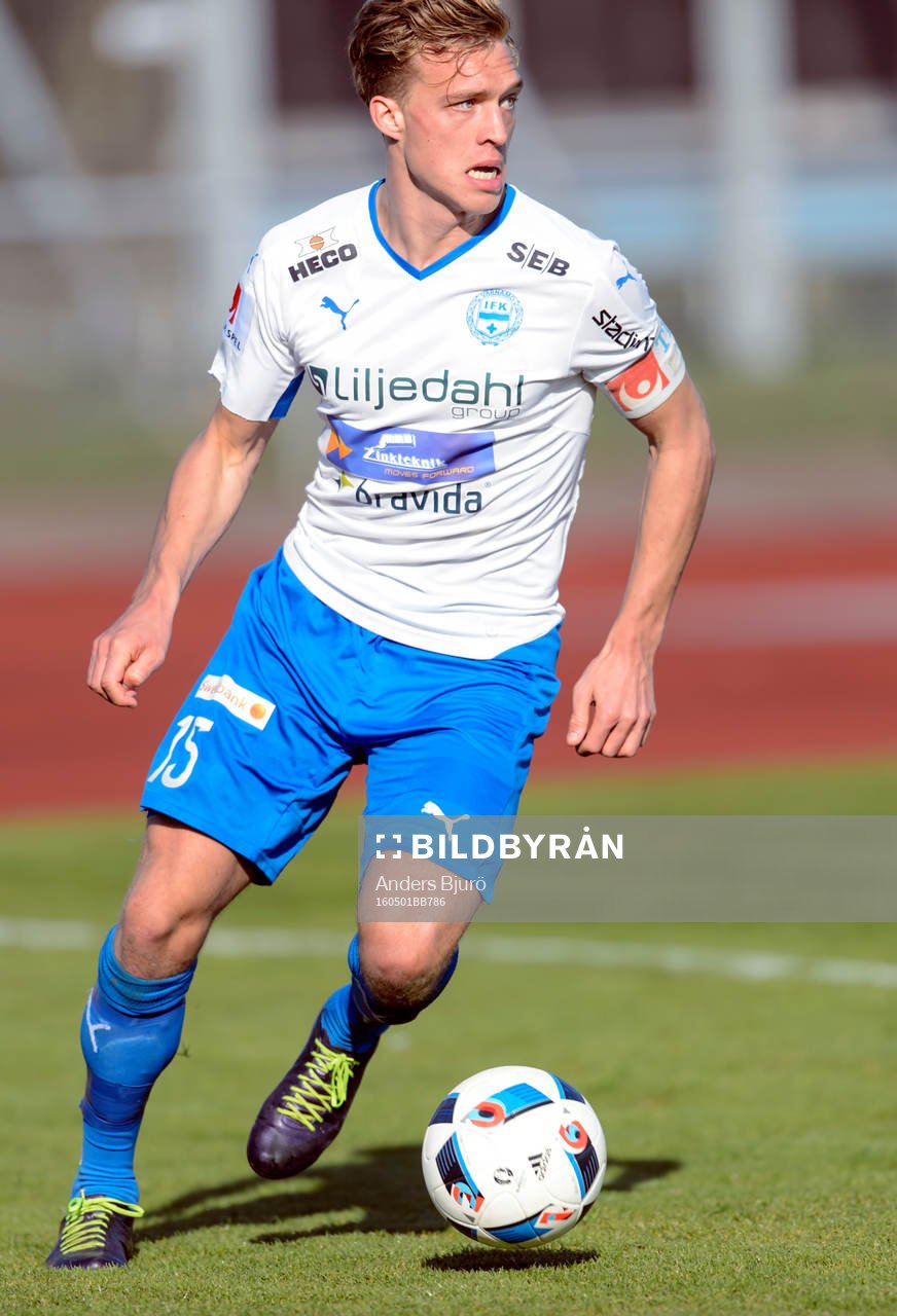 Värnamos Peter Jul Nielsen under fotbollsmatchen i Superettan mellan Ängelholm och Värnamo den 1 maj 2016 i Ängelholm.