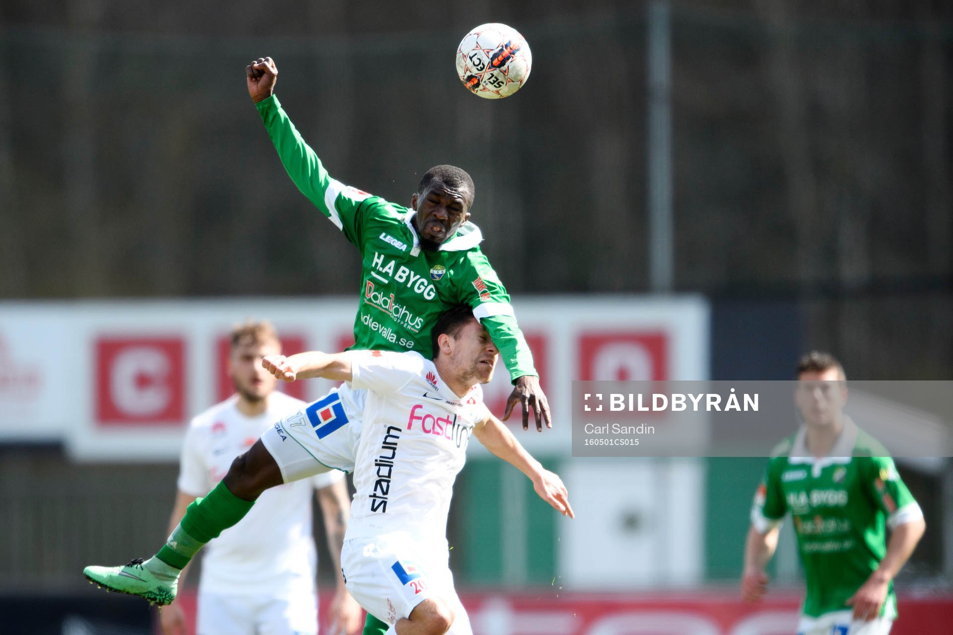 Ljungskiles Yussif Chibsah i nickduell med Dalkurds Predrag