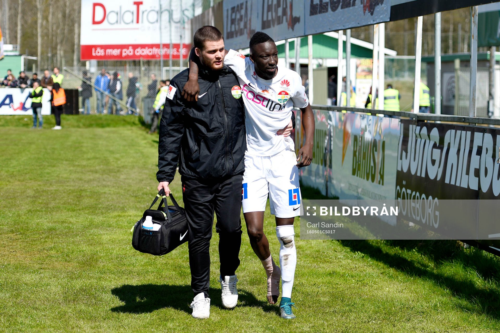 Dalkurds Omar Jagne får utgå pga skada under fotbollsmatchen i Superettan mellan Ljungskile och Dalkurd den 1 maj 2016 i Ljungskile.
