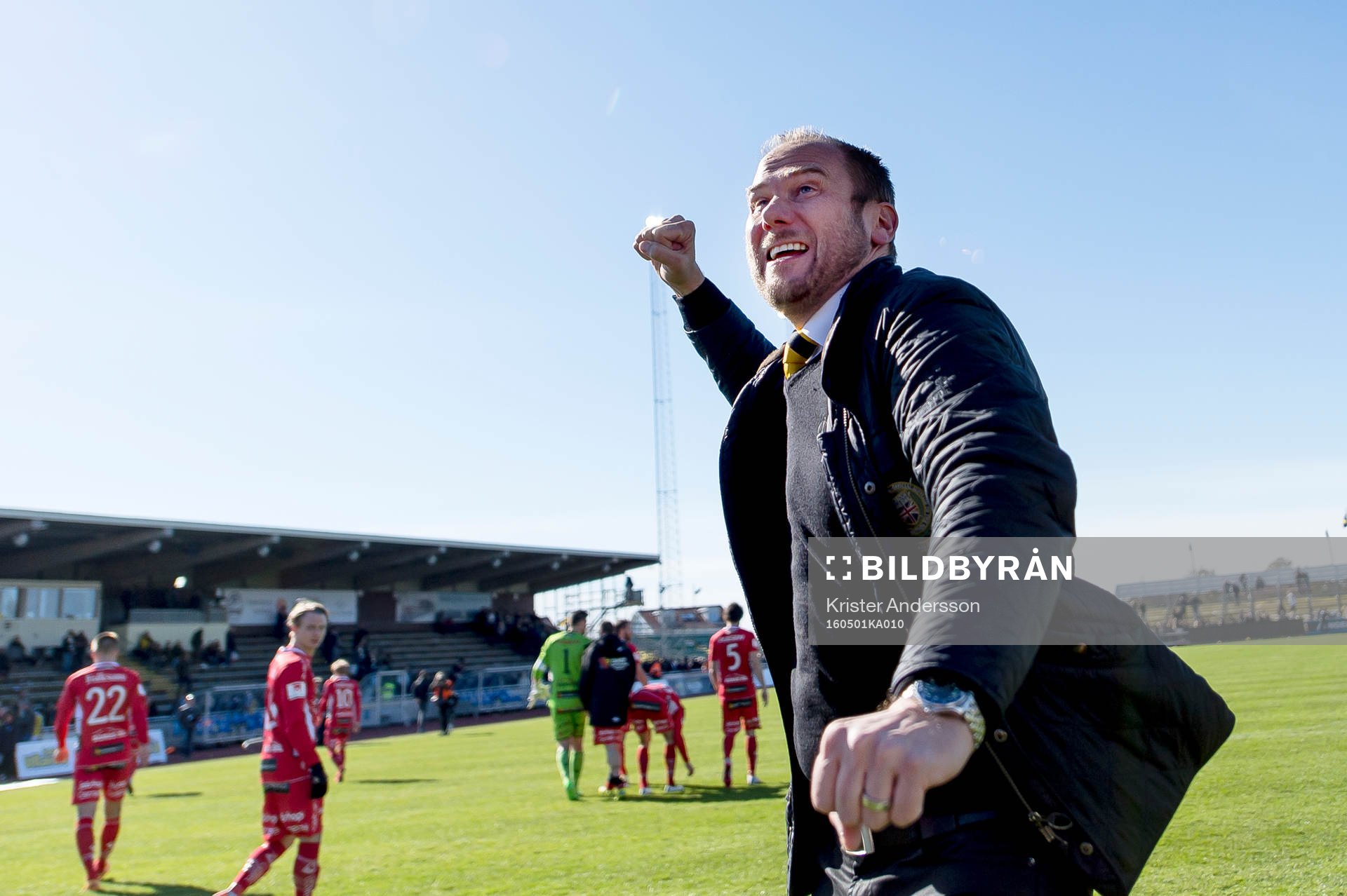 Elfsborgs manager Magnus Haglund  jublar