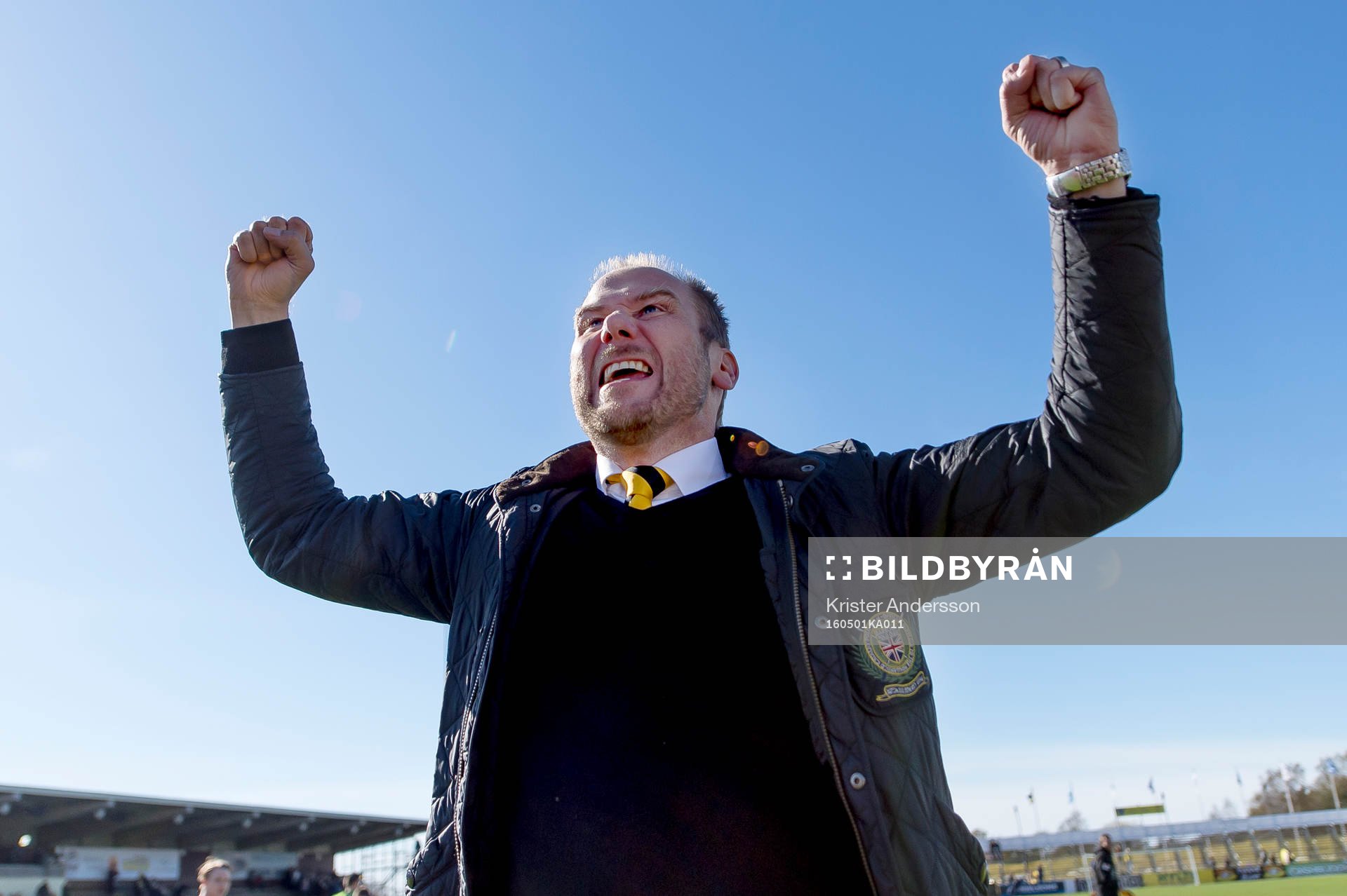 Elfsborgs manager Magnus Haglund jublar efter fotbollsmatchen i Allsvenskan mellan Falkenberg och Elfsborg den 1 maj 2016 i Falkenberg