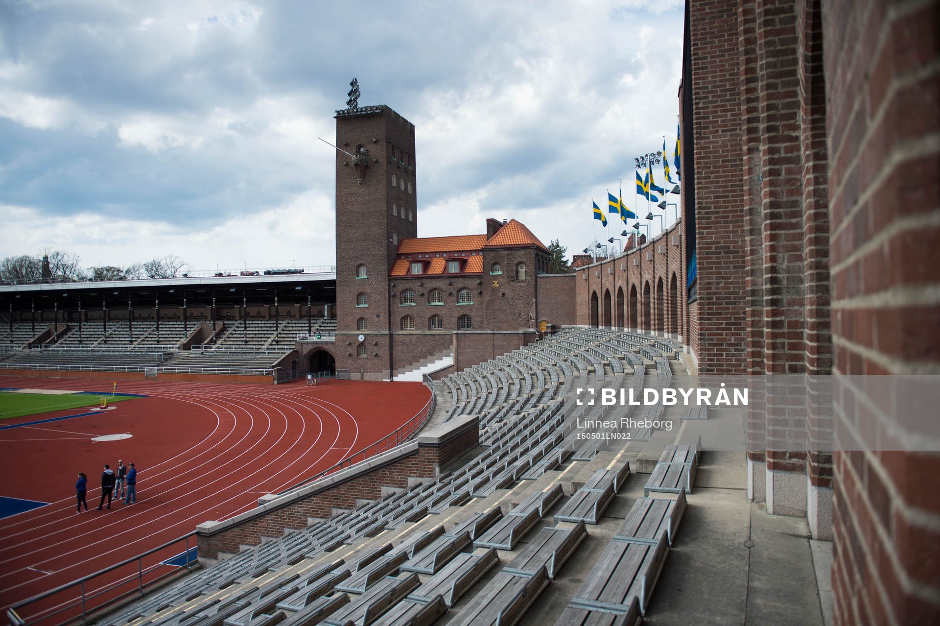 Sveriges flaggor är hissade på Stadion