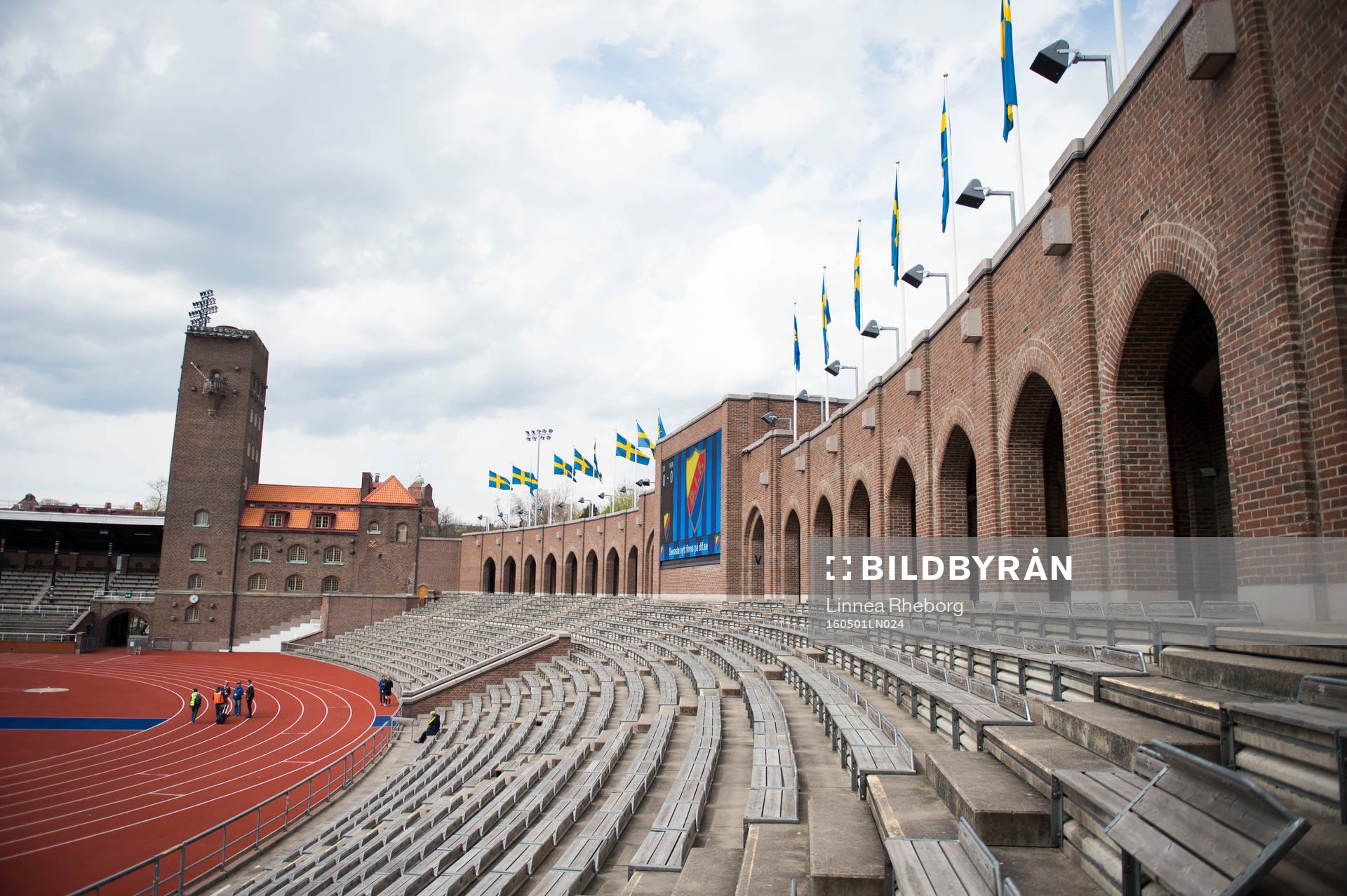 Sveriges flaggor är hissade på Stadion