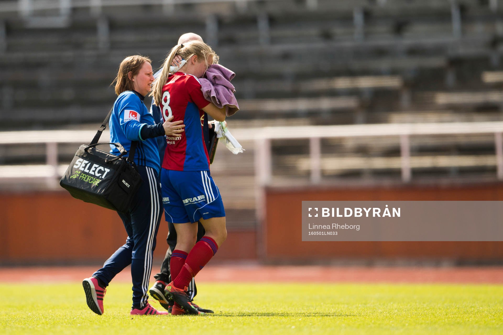 Vittsjös Linda Sällström lämnar planen skadad