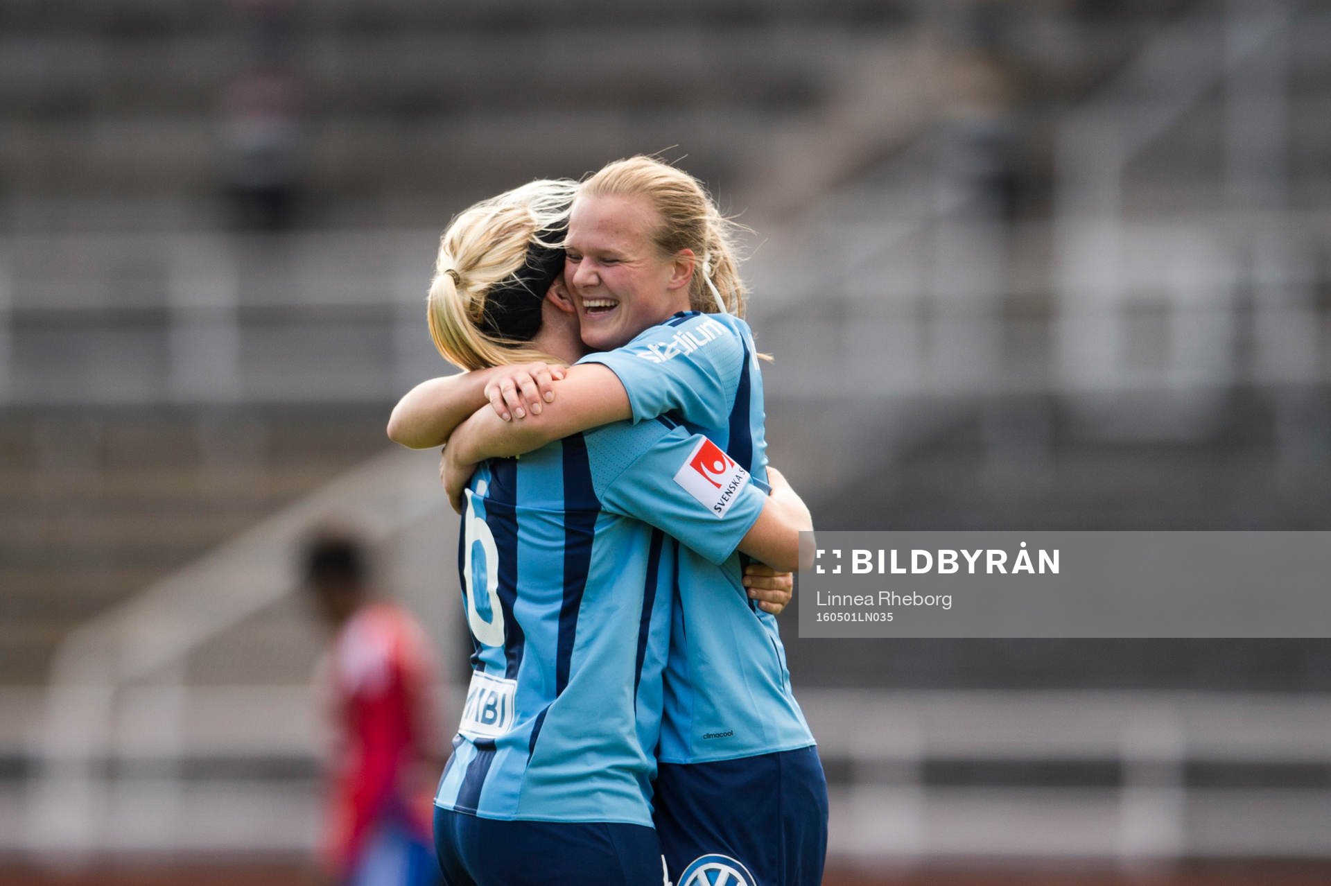 Djurgårdens Annika Kukkonen och Johanna Wikström jublar