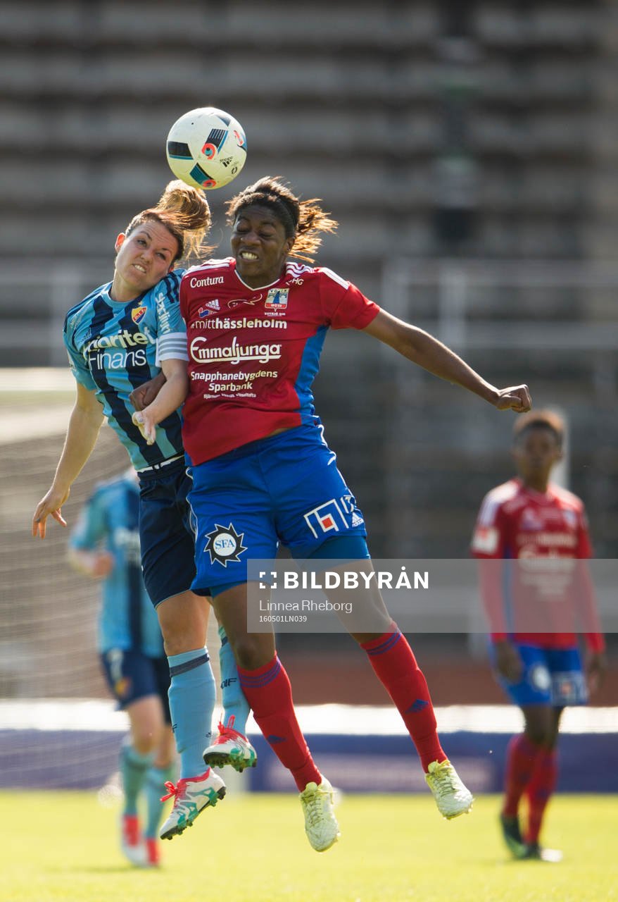 Djurgårdens Emilia Appelqvist och Vittsjös Nkemjiks